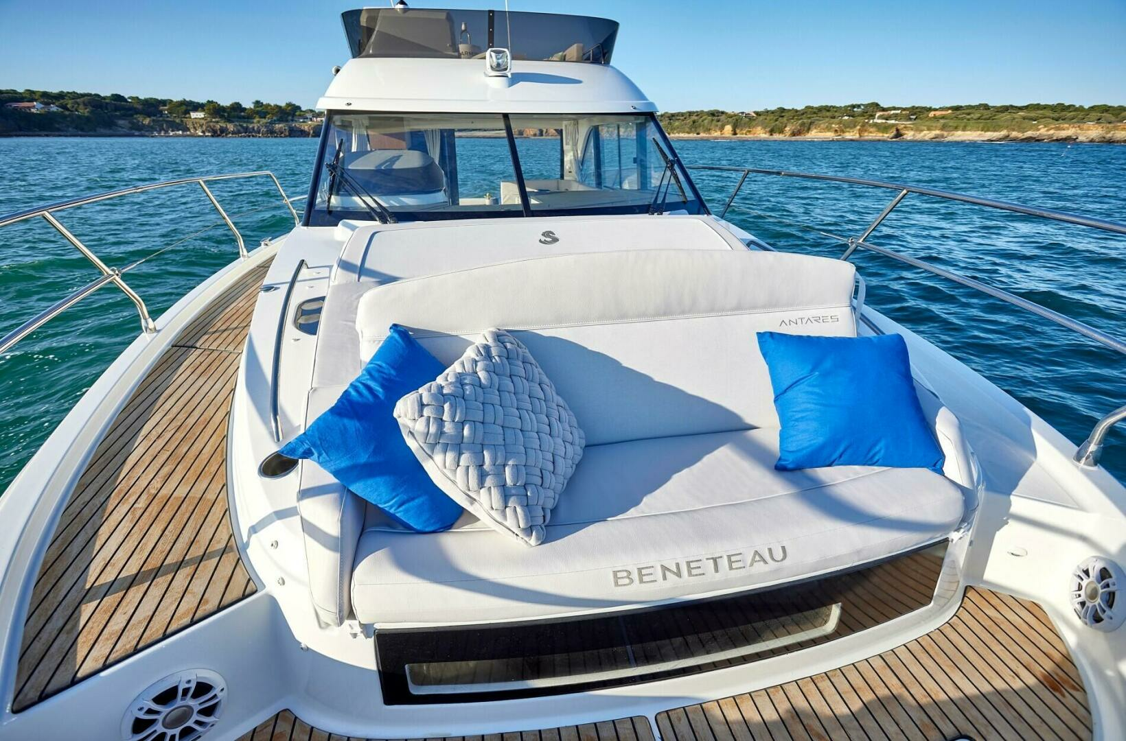 2025 Beneteau Antares 12 - Image 12
