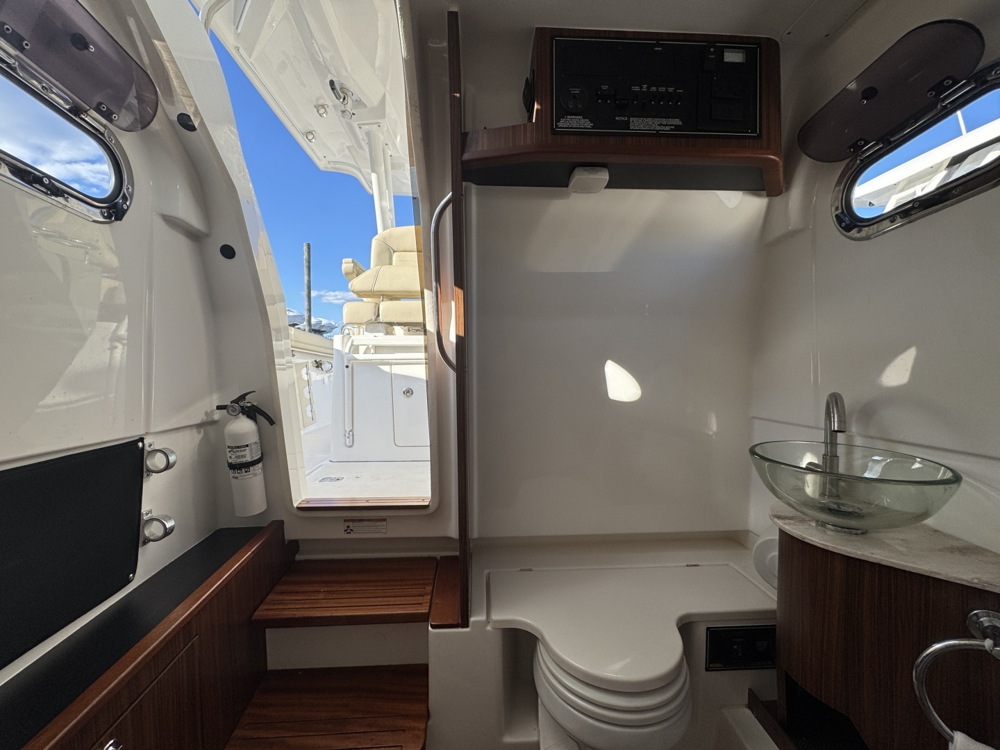 2019 Pursuit S 328 Sport - Image 15