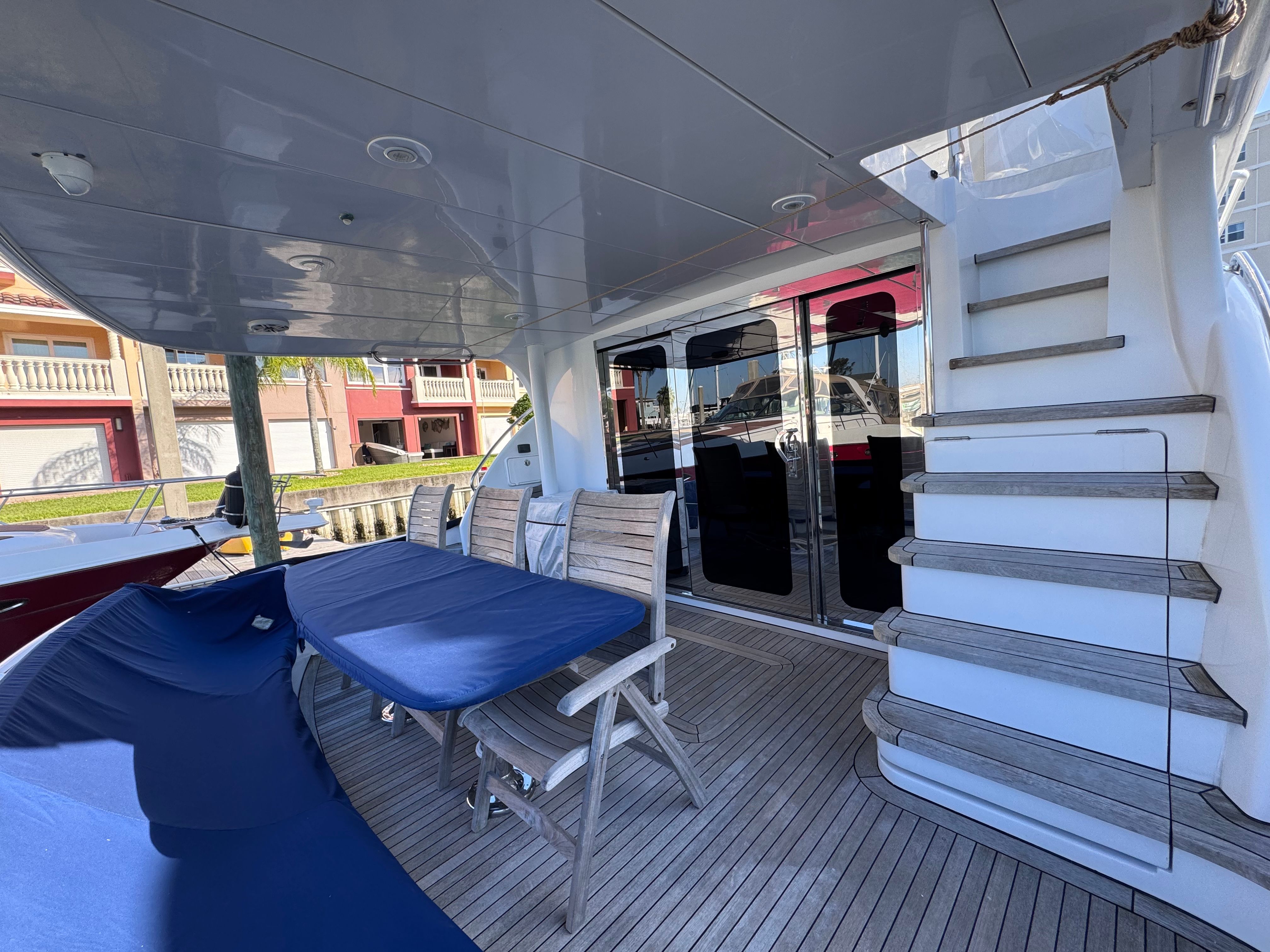 2006 Hatteras 64 Motor Yacht - 28