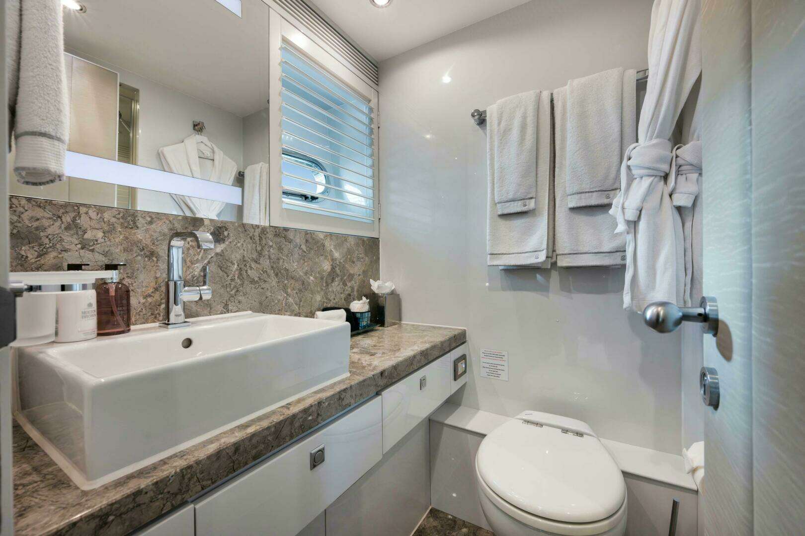 2012 Horizon P110 Tri-Deck - Image 25