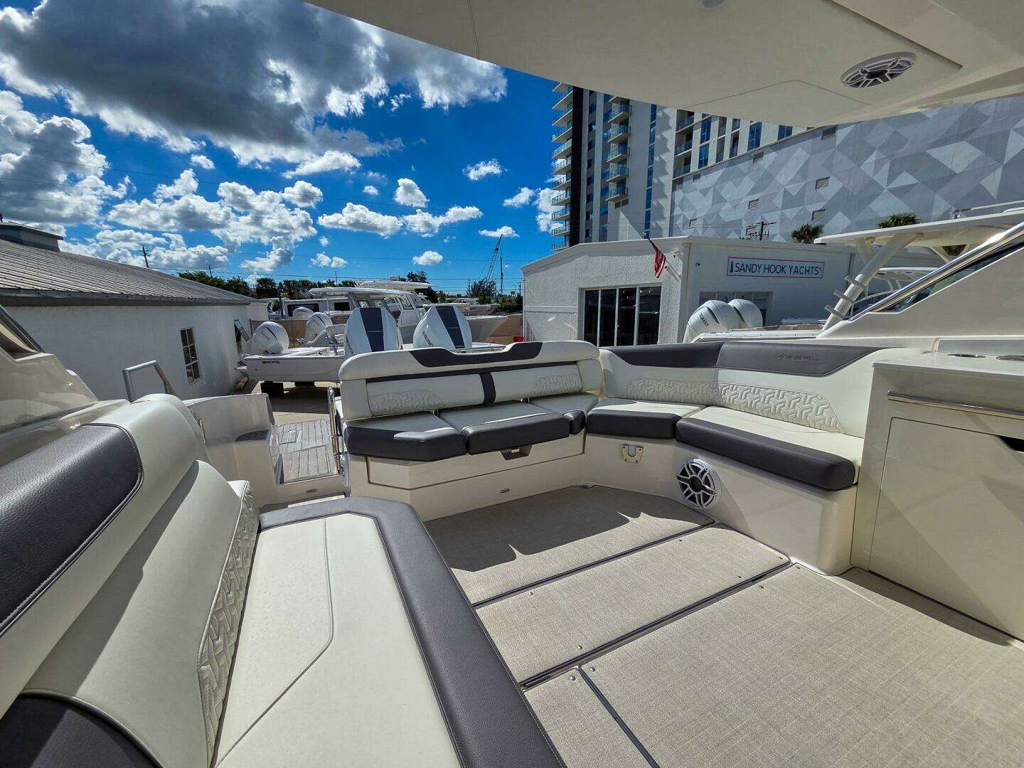 2025 Regal LX36 - Image 12