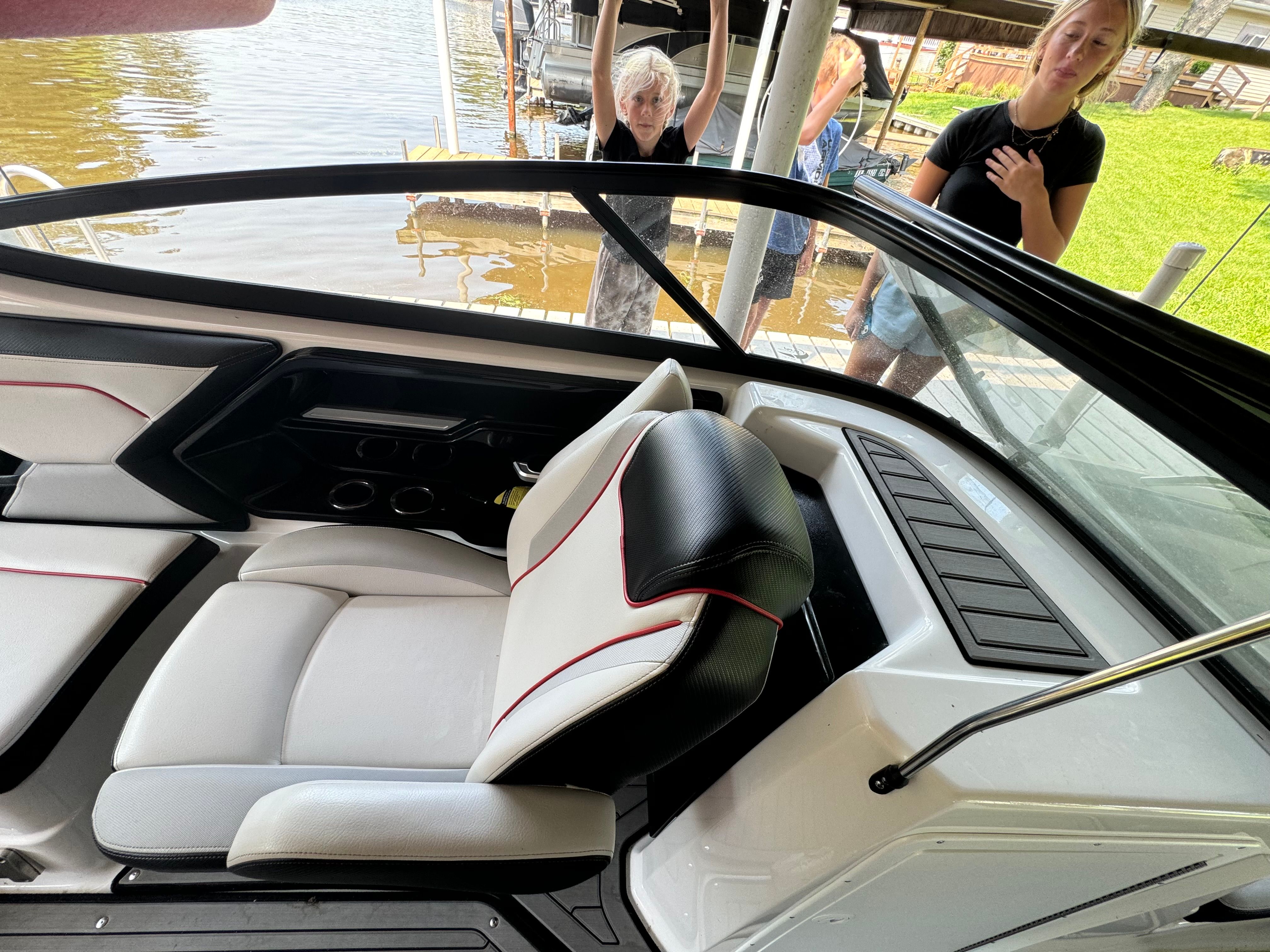 2018 Yamaha Boats 212X - 13