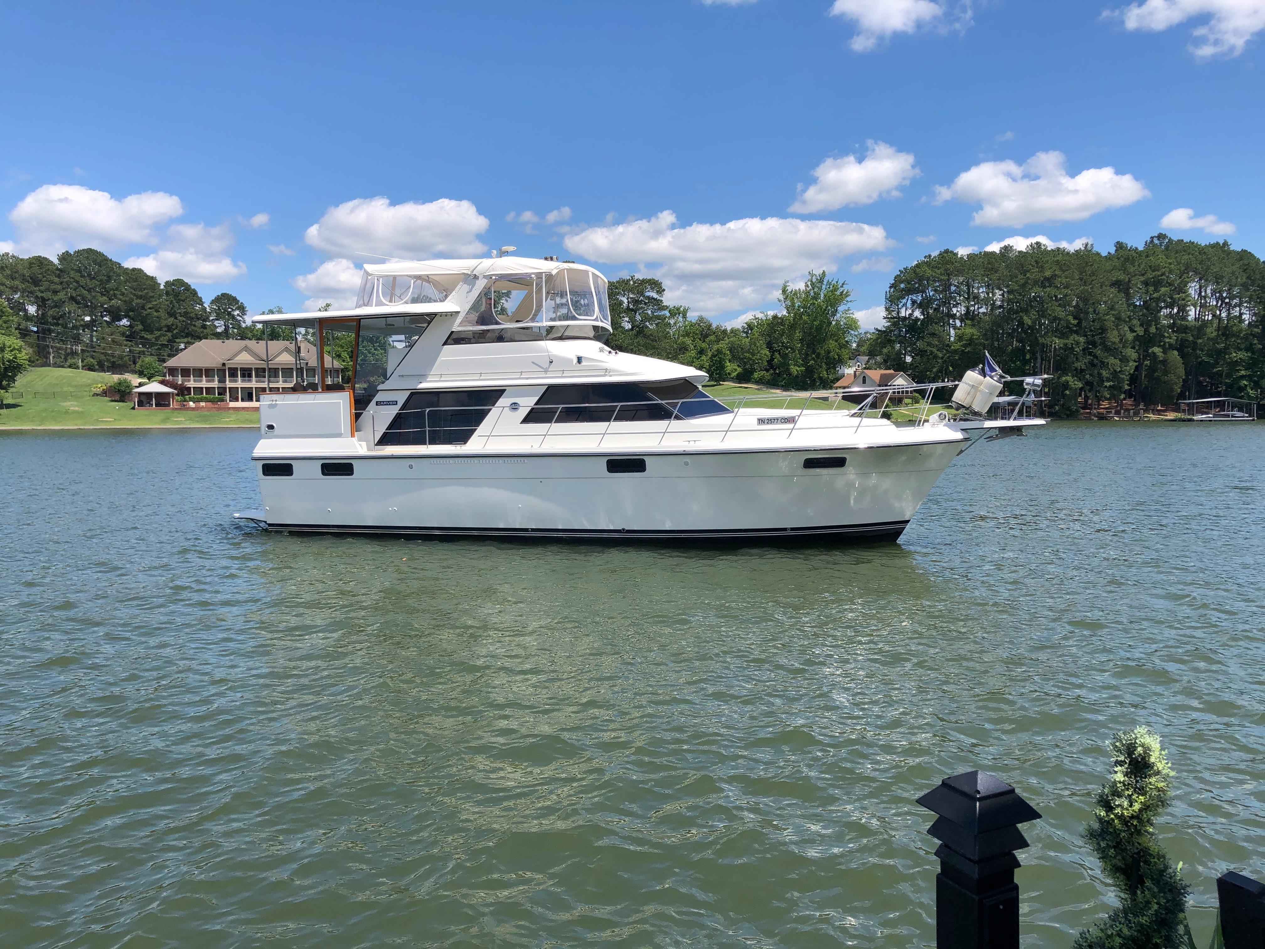 1988 Carver 4207MY