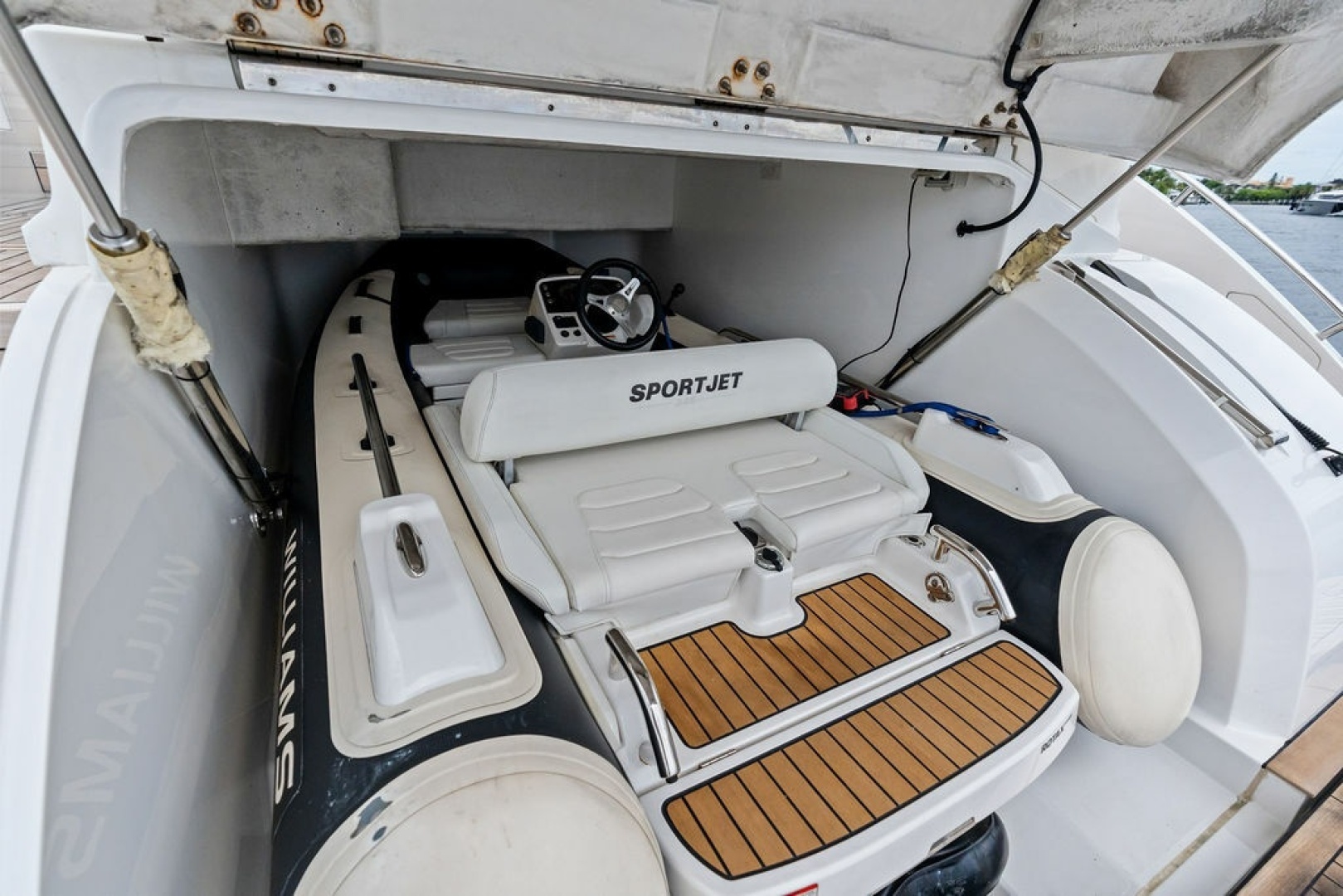 2020 Princess S62 Sportbridge - Image 11