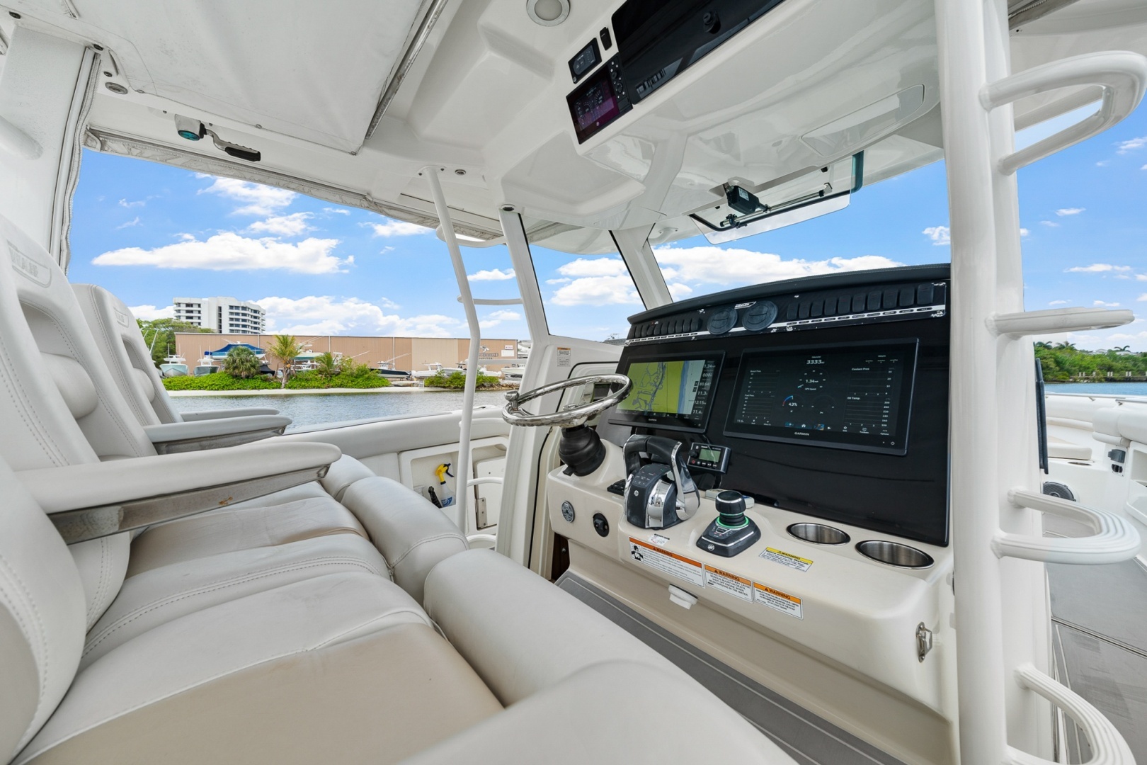 2018 Boston Whaler 380 Outrage - Image 14