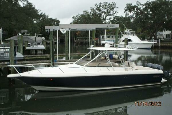 2001 Intrepid 348 Walkaround