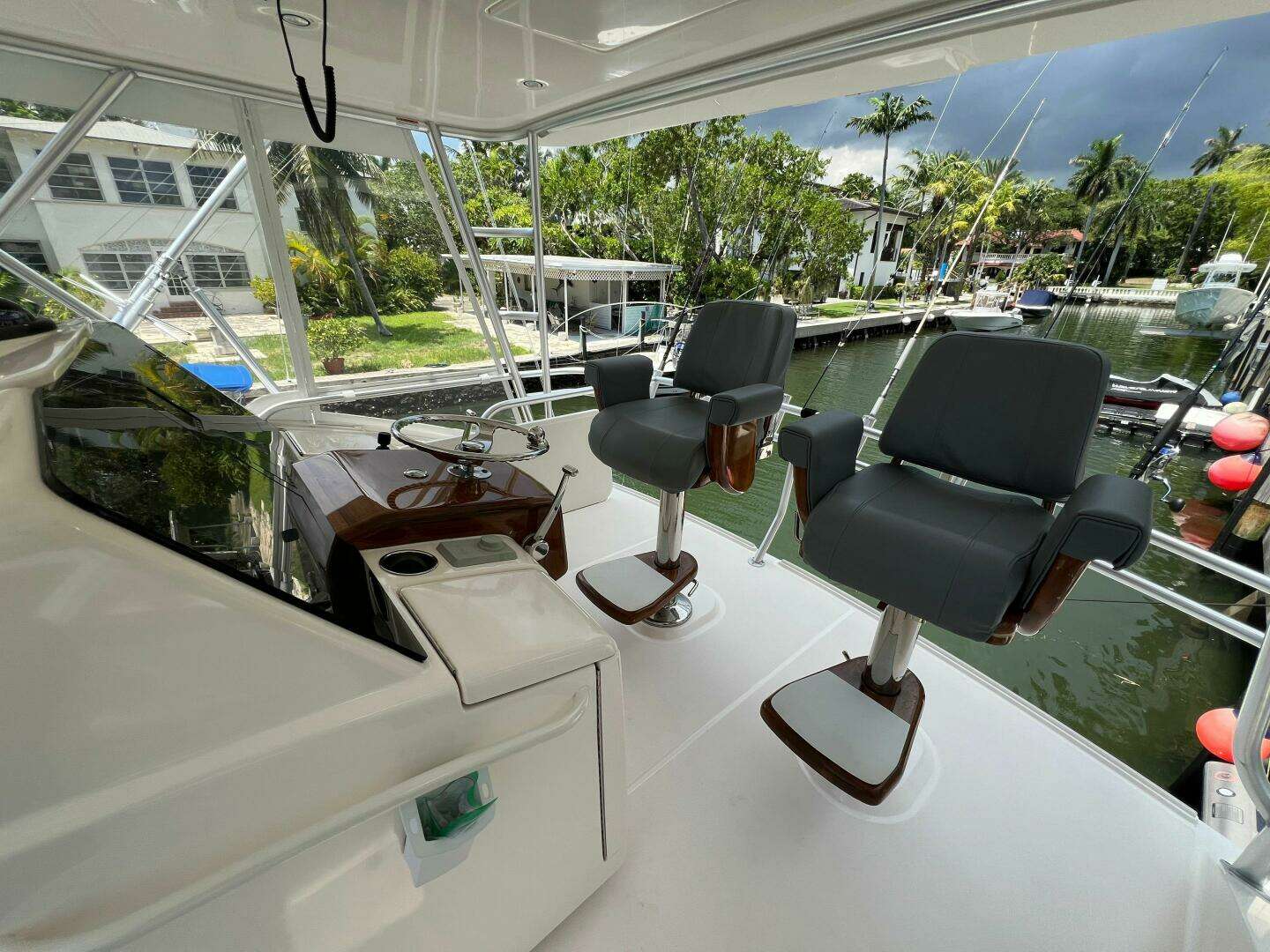 2015 Tiara Yachts 48 Convertible - Image 26