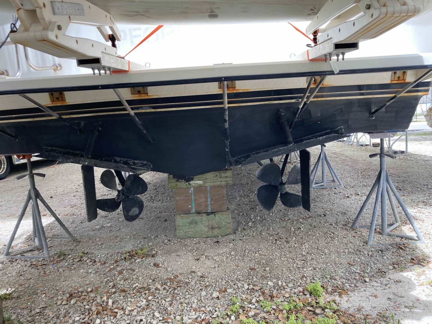 1989 Carver 3807 - Image 34