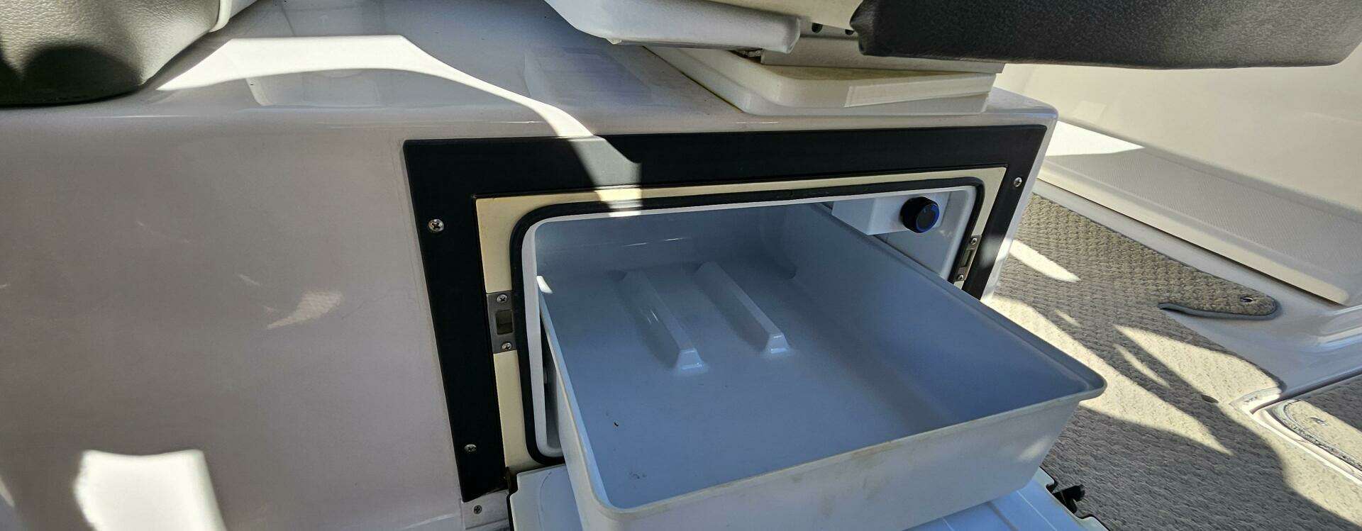 2010 Regal 2700 - Image 14