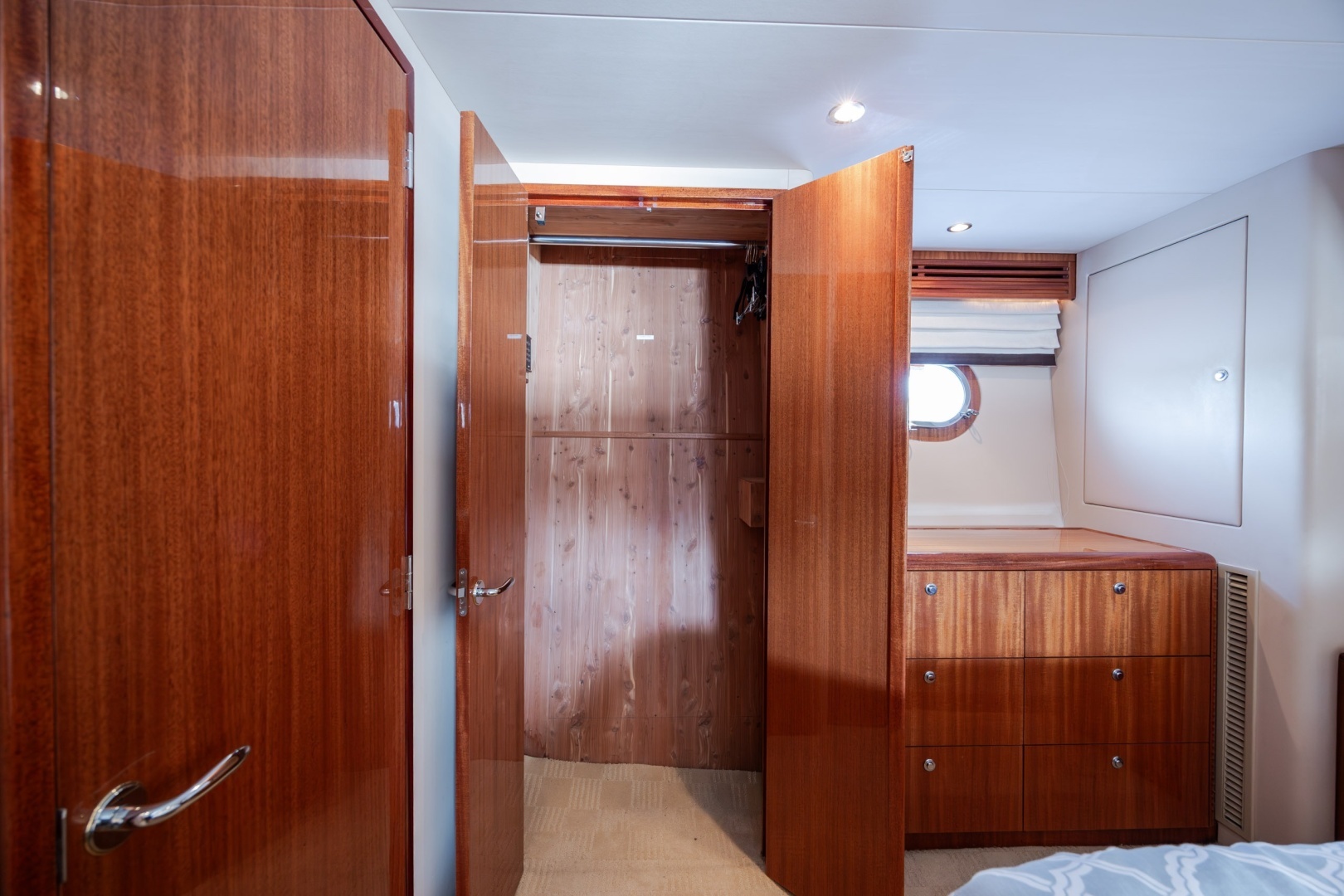 2008 Hatteras Motor Yacht - Image 76