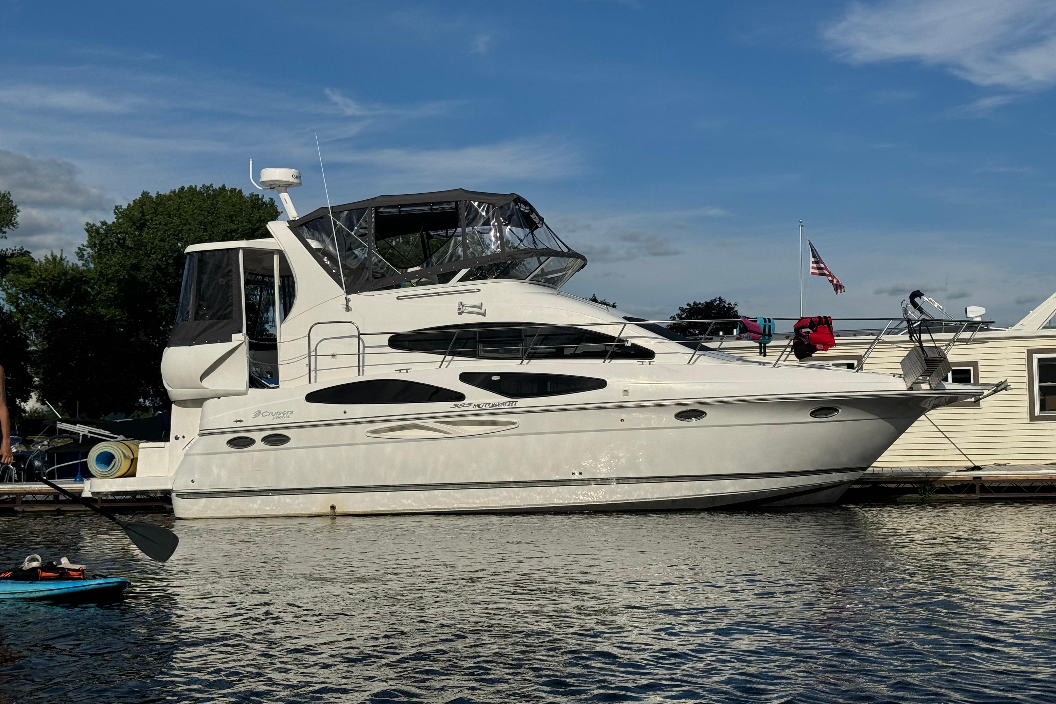 2006 Cruisers Yachts 385 Motoryacht