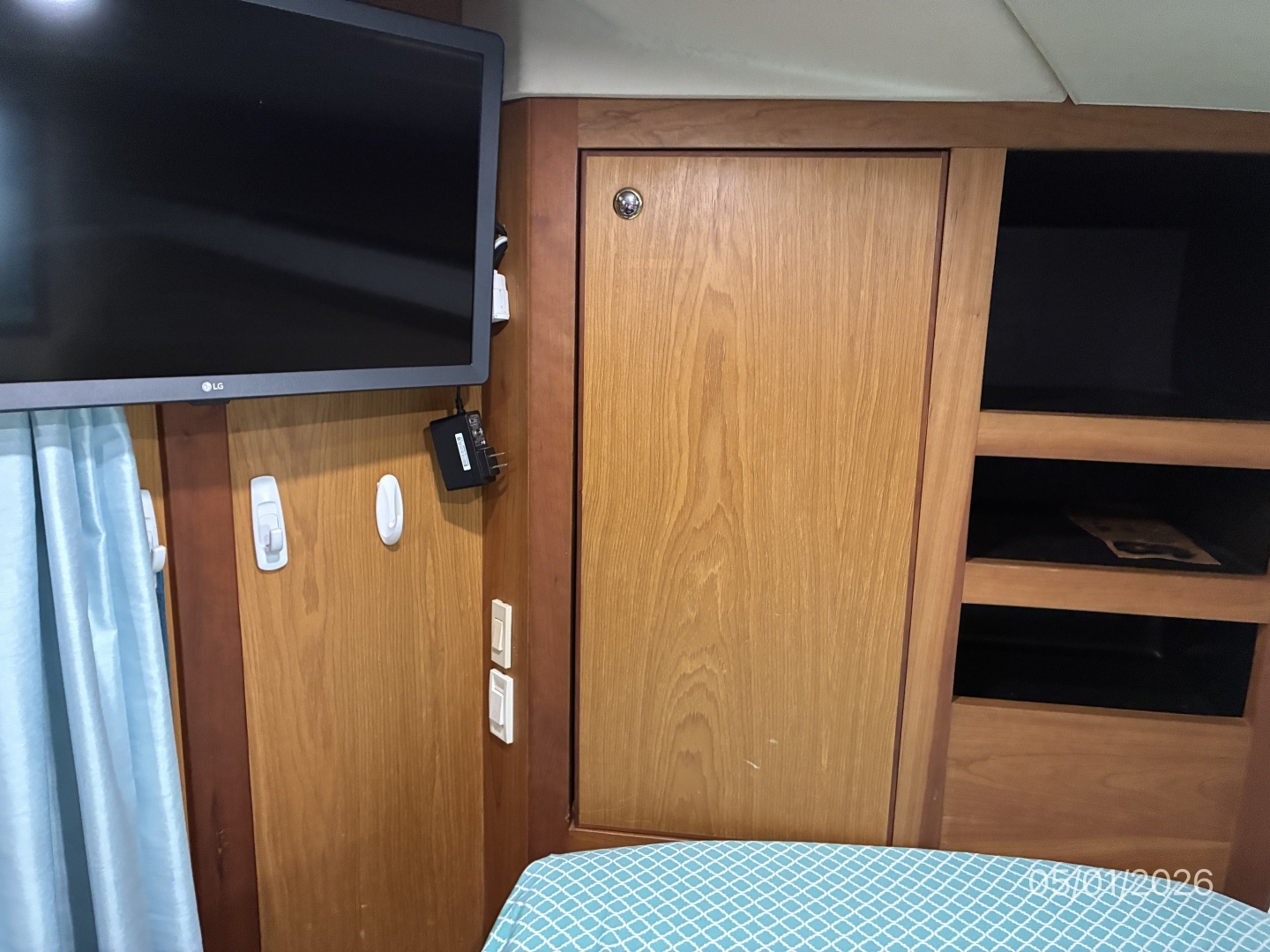 2005 Luhrs Convertible - Image 33