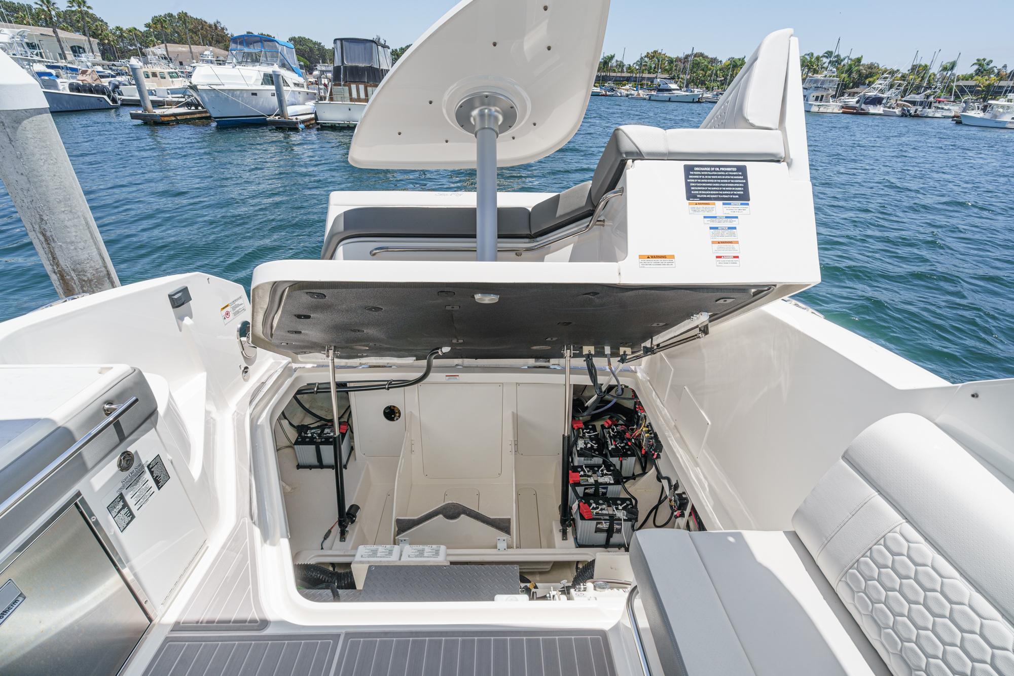 2024 Sea Ray Sundancer 320 Outboard - 13
