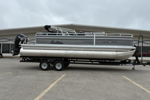2026 Sun Tracker Fishin' Barge 22 DLX