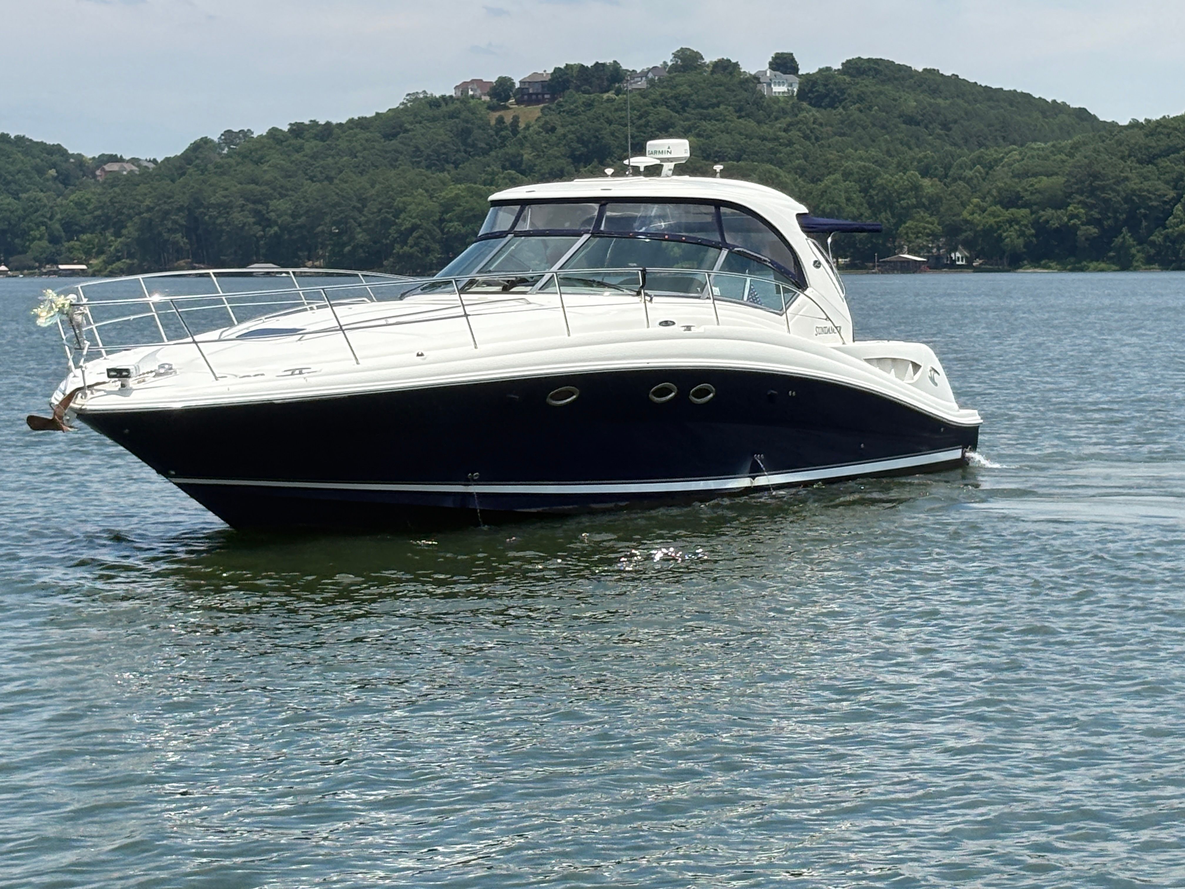 2005 Sea Ray 420 Sundancer on a calm lake.
