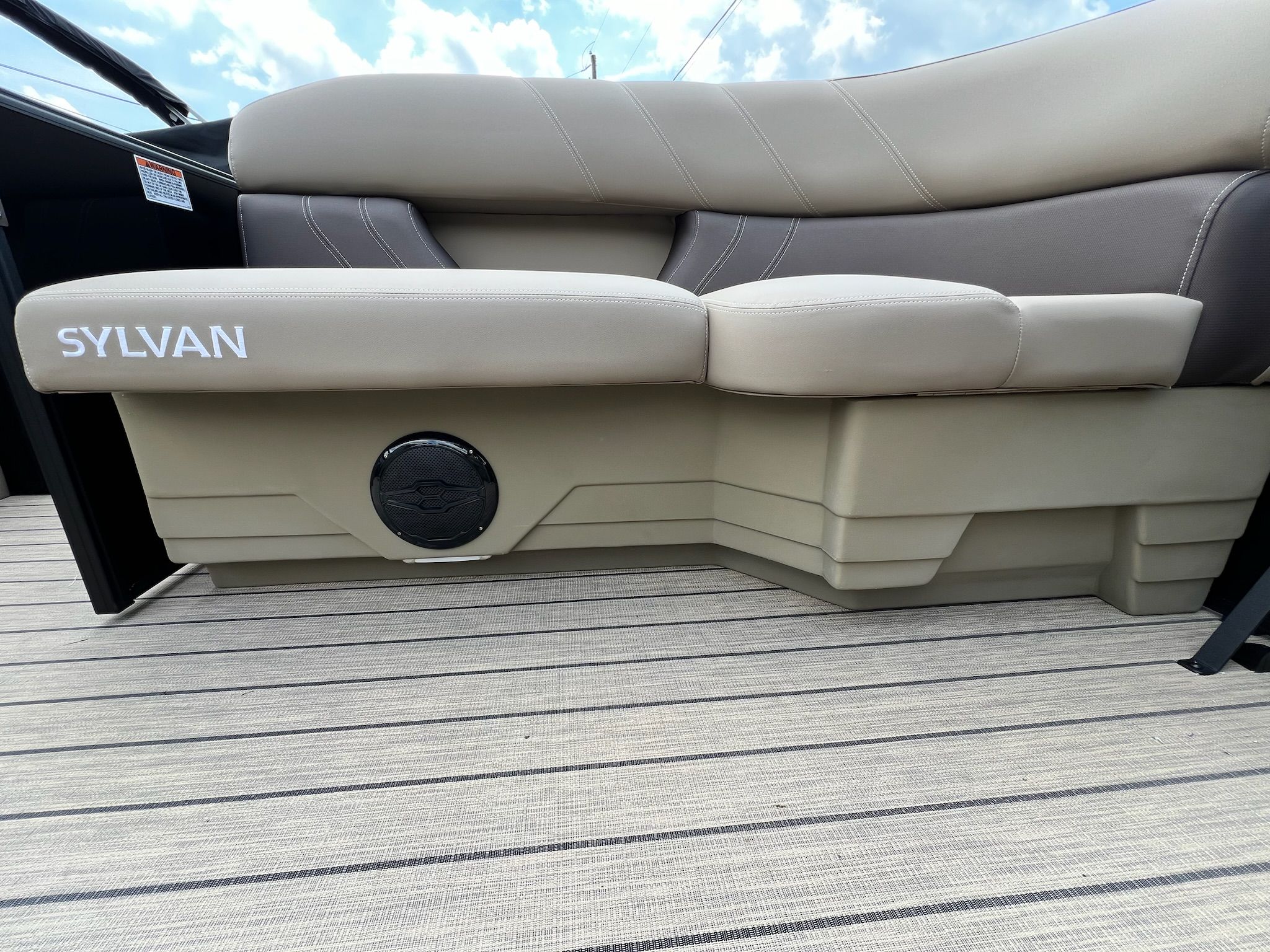 2026 Sylvan Mirage 8520 Cruise - 17