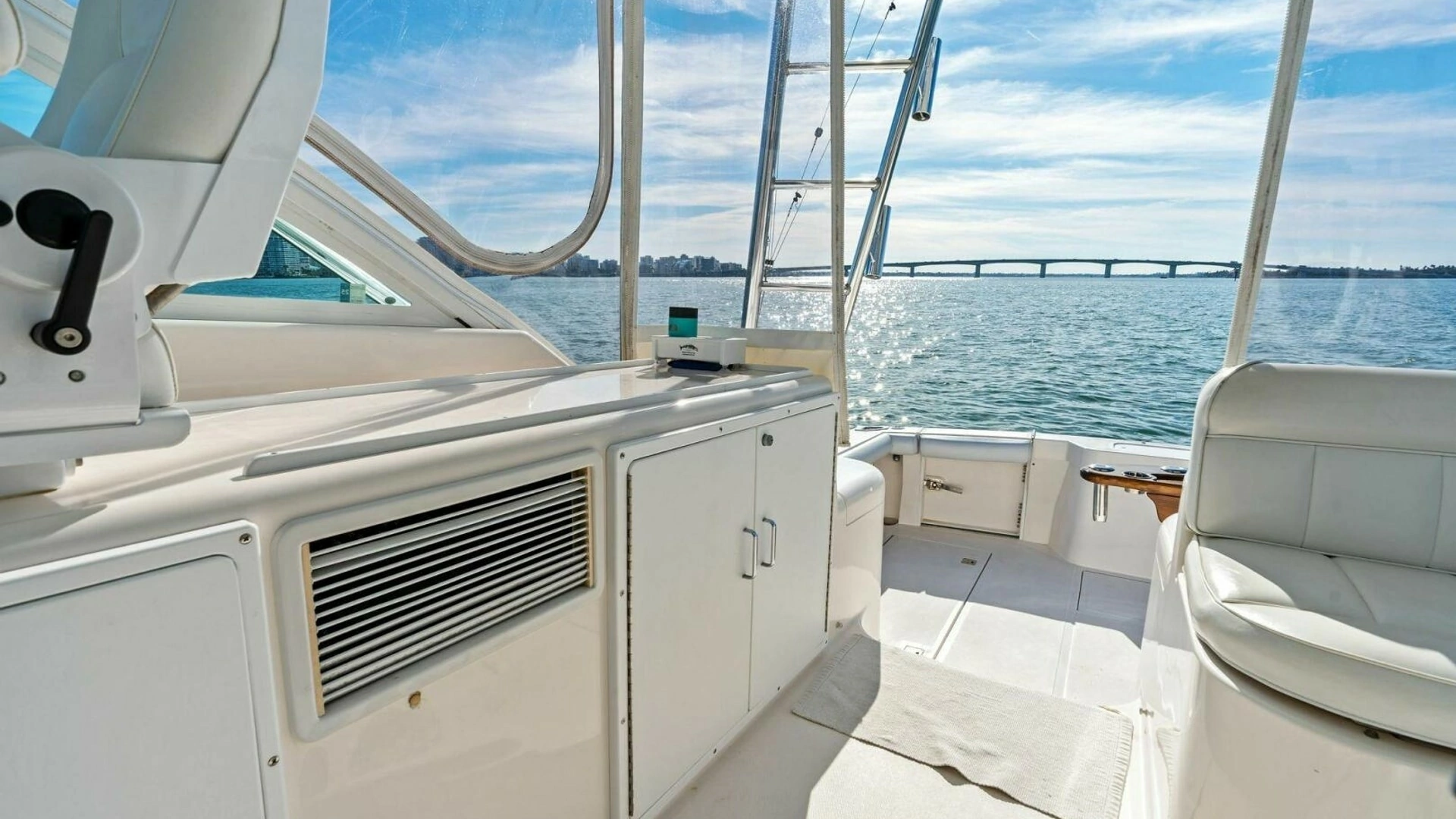 2005 Cabo 40 Express - Image 12