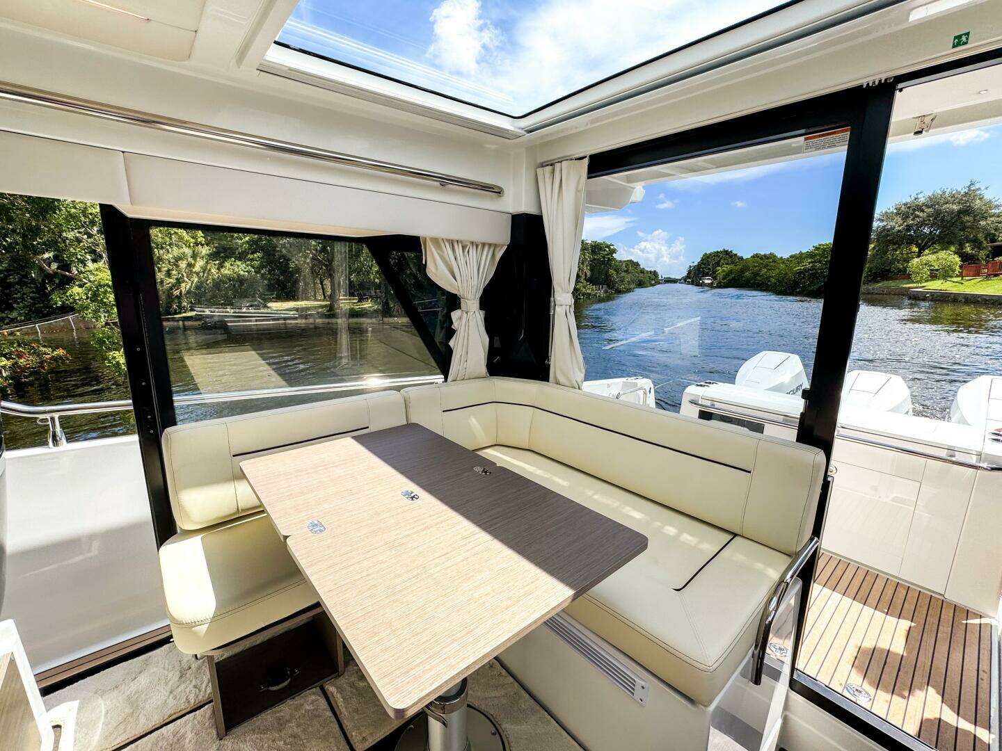 2025 Wellcraft 38 Explorer - Image 22