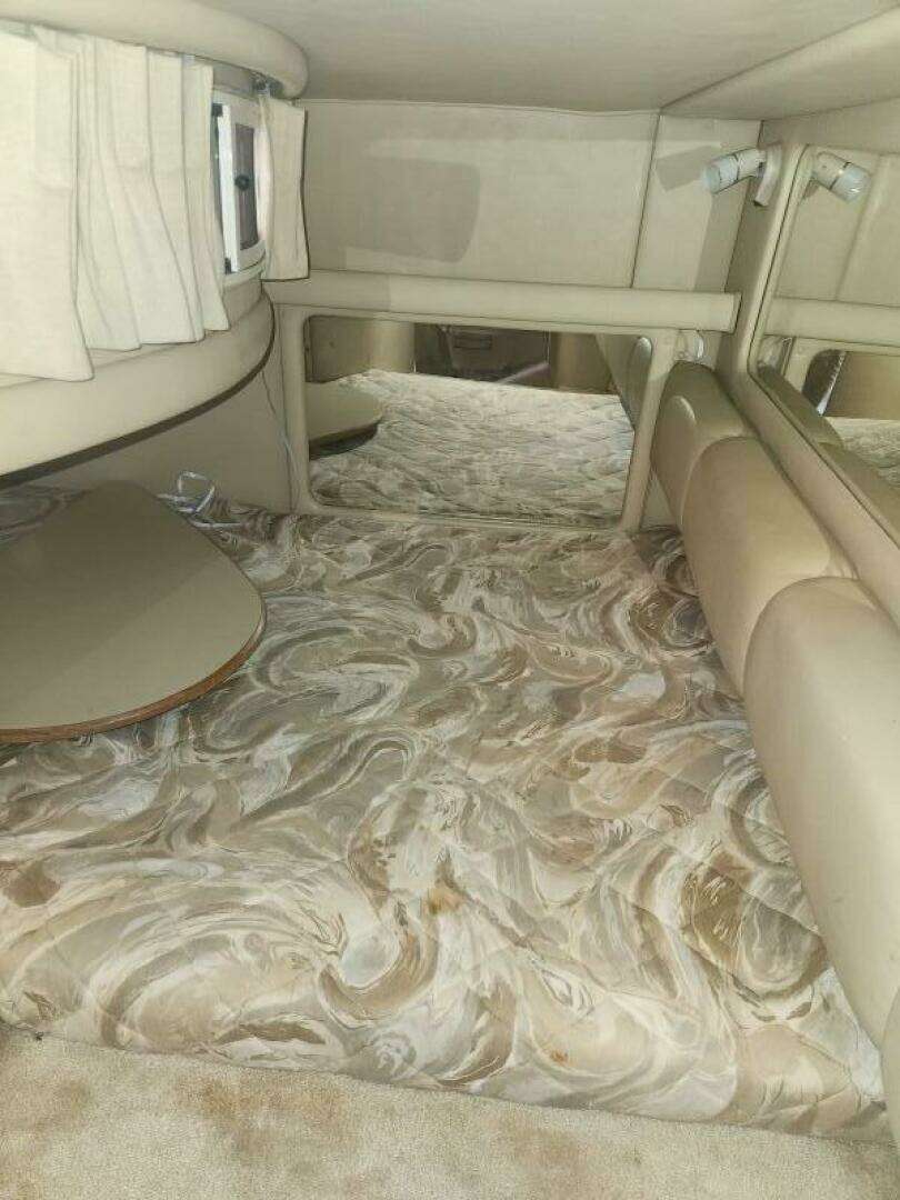 1998 Sea Ray Sundancer - Image 16