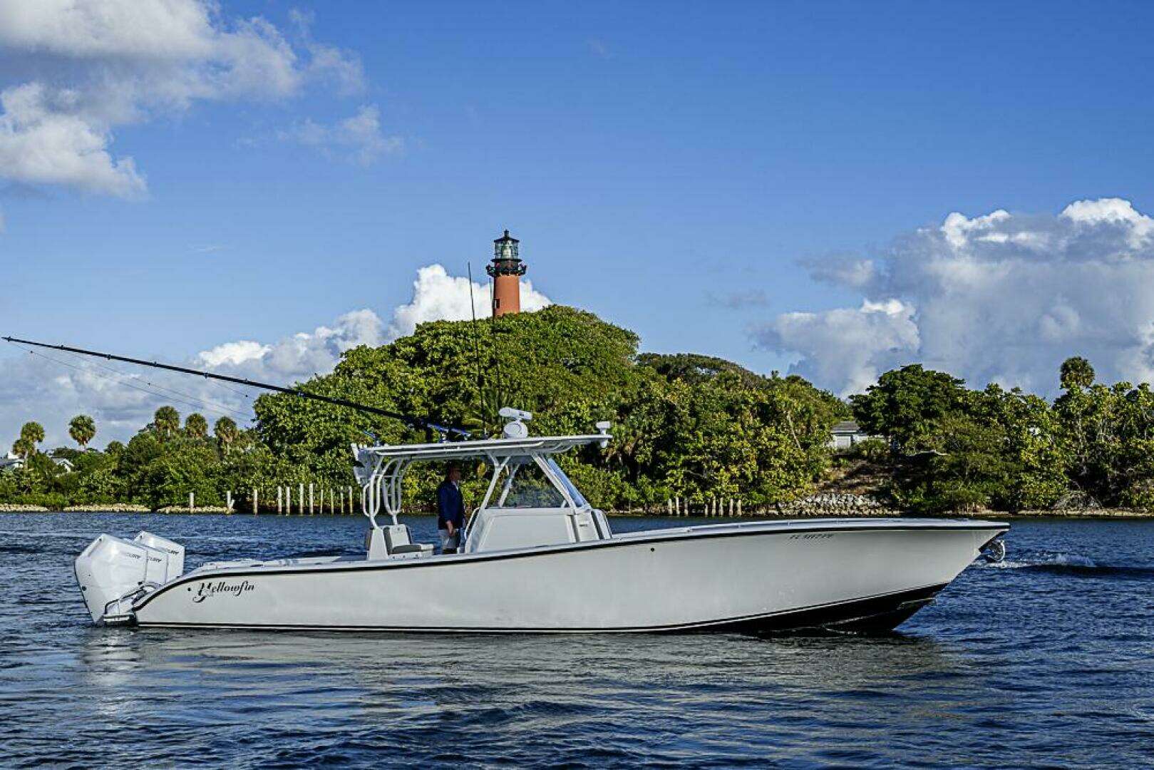 2011 Yellowfin 39 Offshore - Image 2