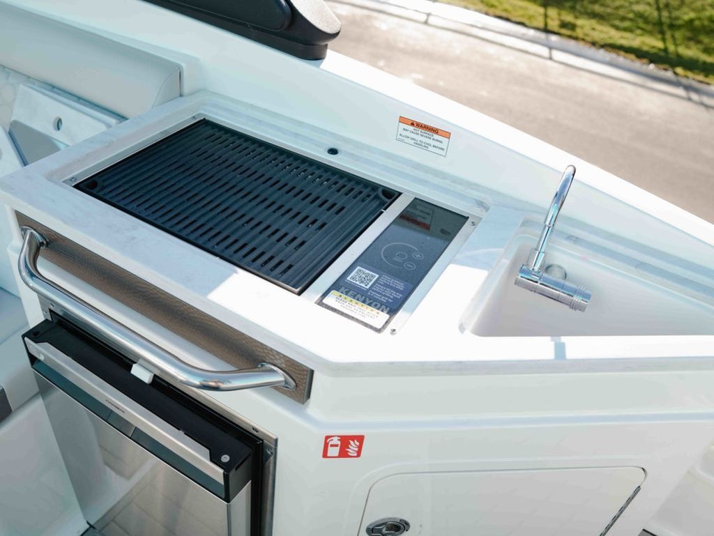2025 Sea Ray SDX 290 - 19