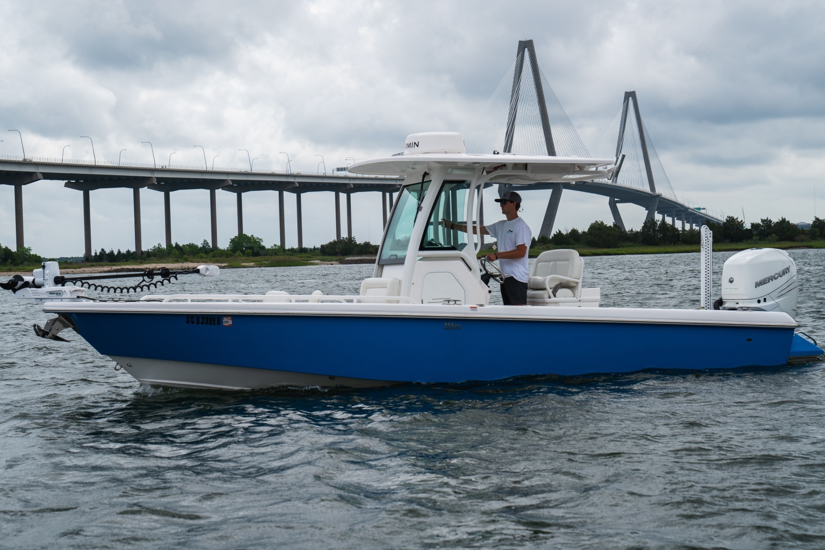 2020 Everglades 253CC - Image 17