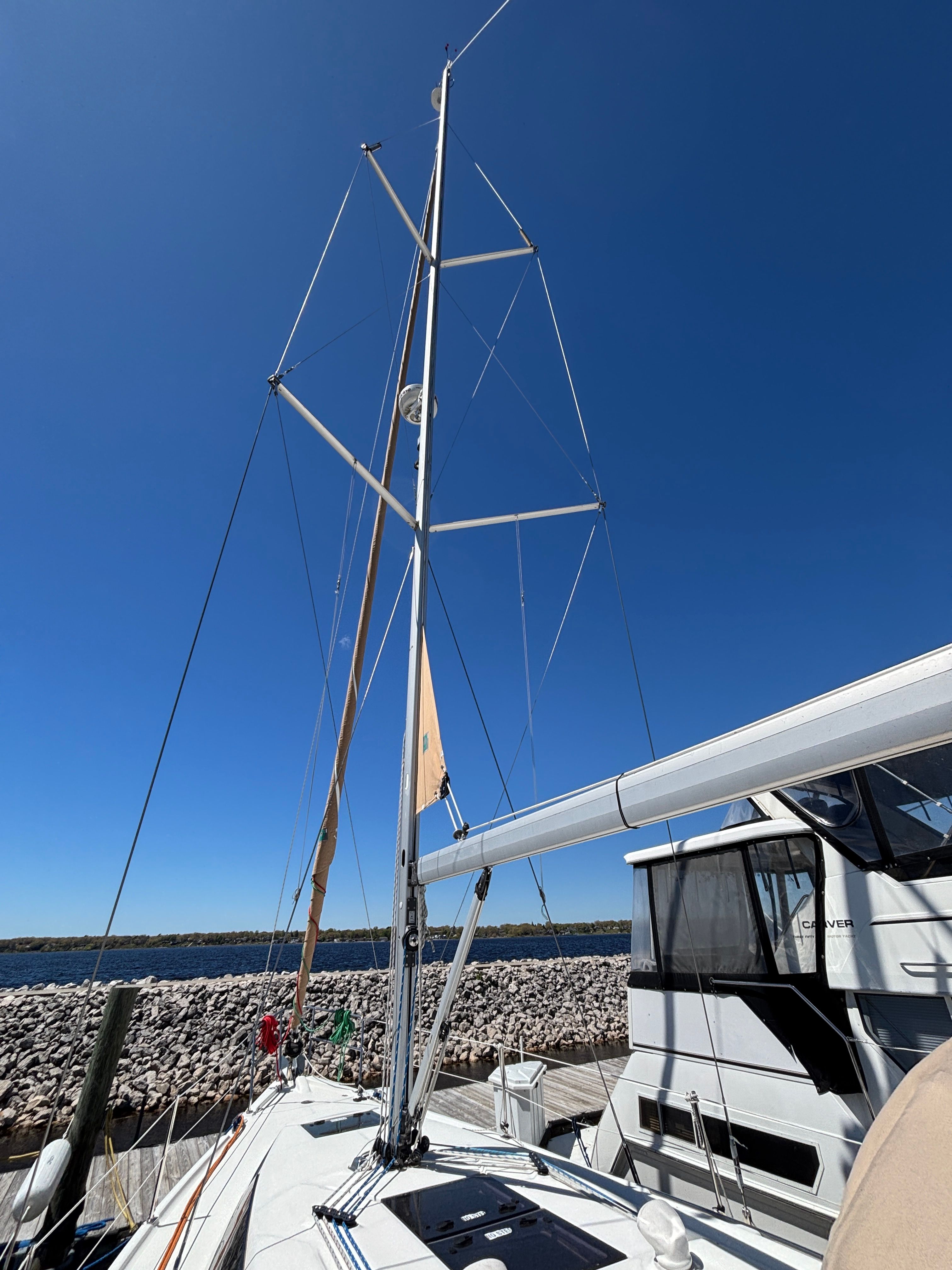 Marlow-Hunter 37 sailboat mast, 2016 model, docked under clear blue sky.