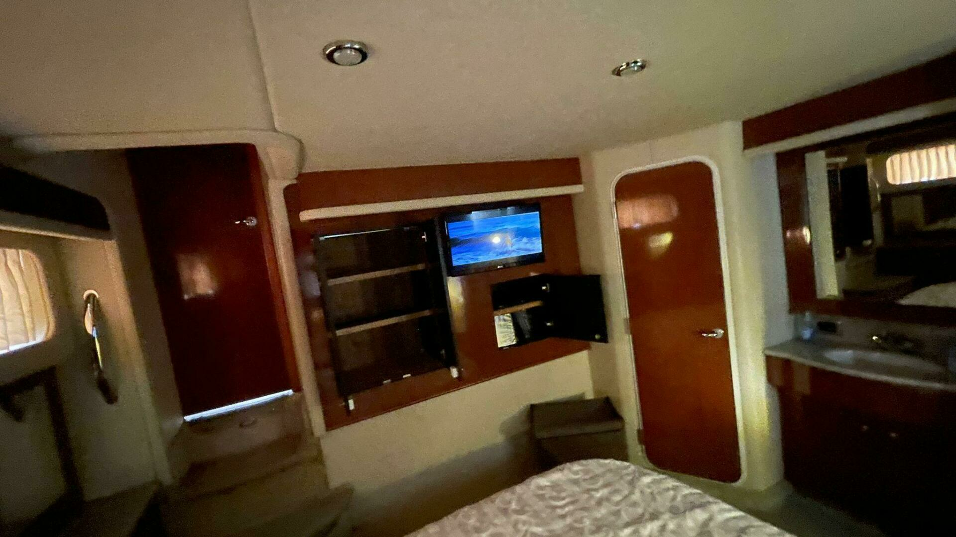 2003 Sea Ray 39 - Image 6