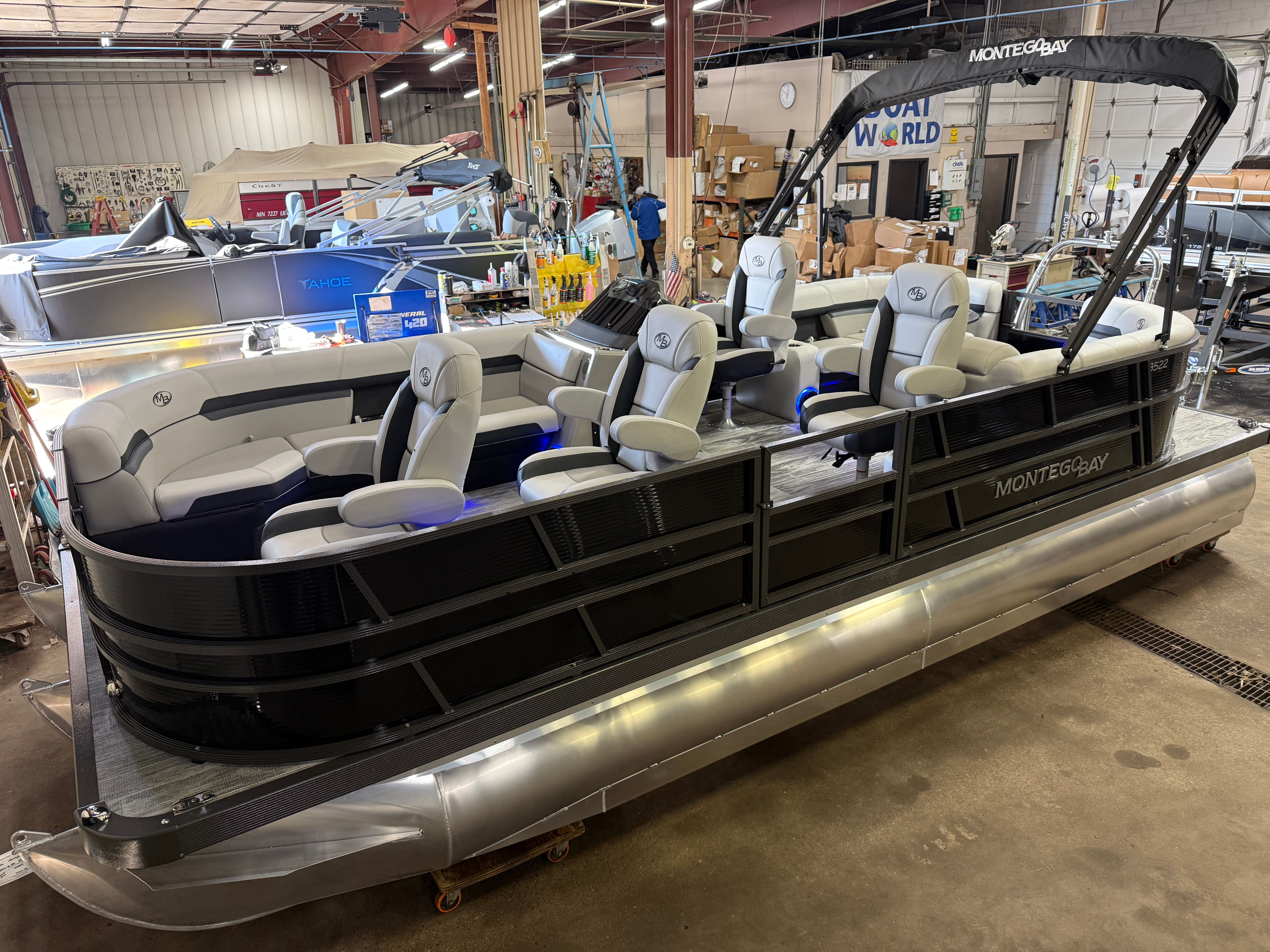 2026 Montego Bay 150HP DL Quad Lounge 8522 Tritoon
