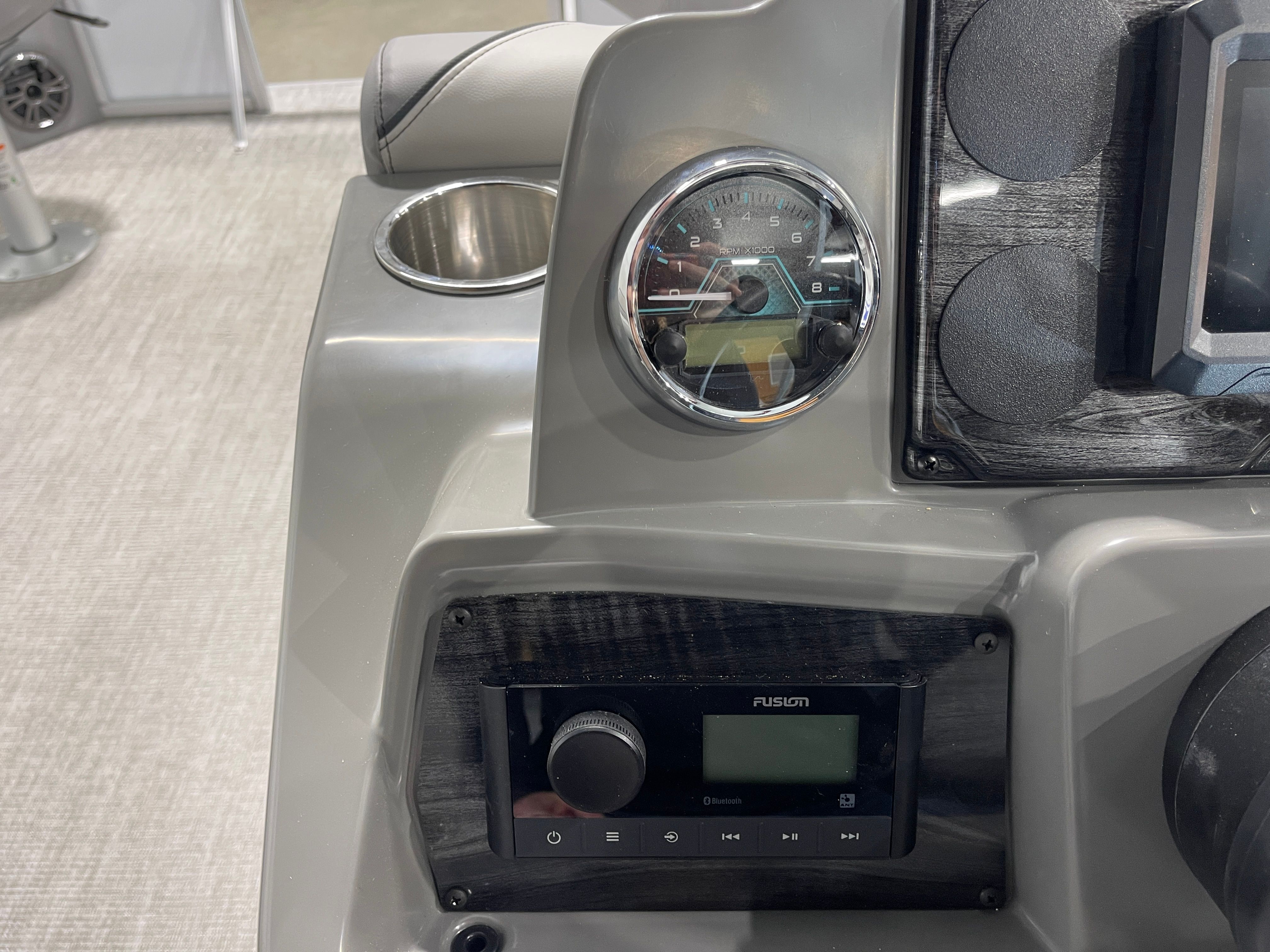 2026 Avalon Venture Quad Fish - 19' - 18