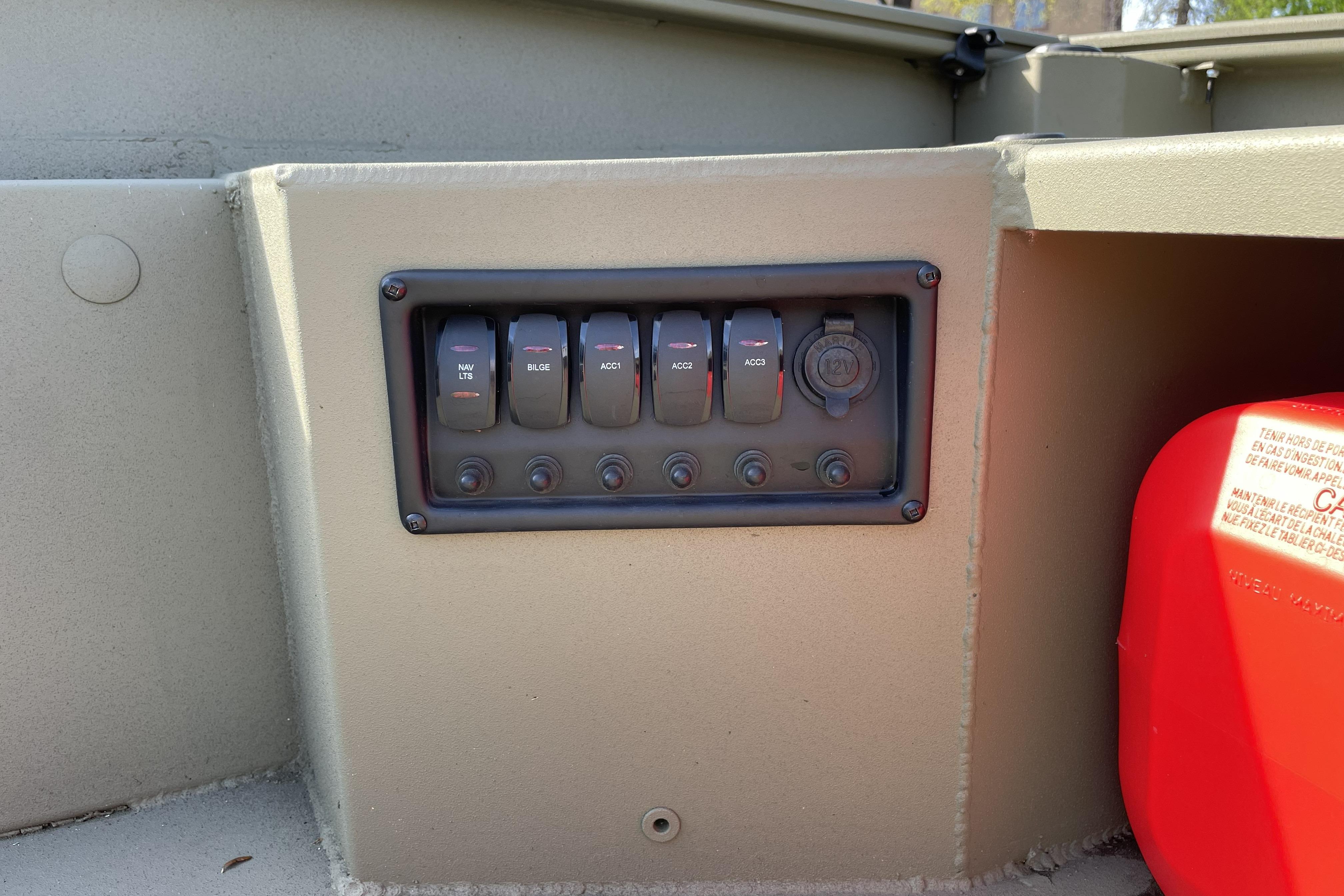 Control panel of 2026 Tracker Grizzly 1650 T Prairie Wings Edition boat.