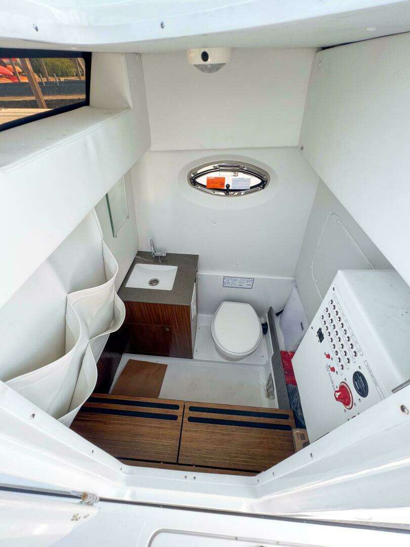 2024 Wellcraft 302 - Image 7