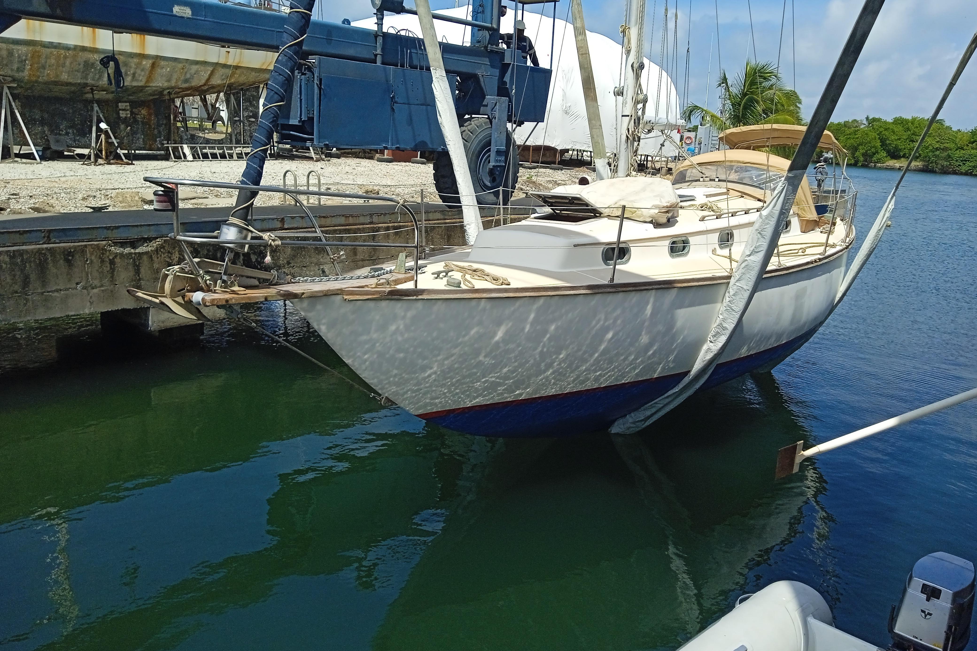 1983 Cape Dory 36