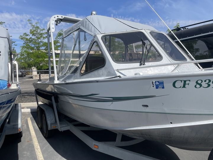 A 22-foot open bow jet boat from 2004 is on a trailer.