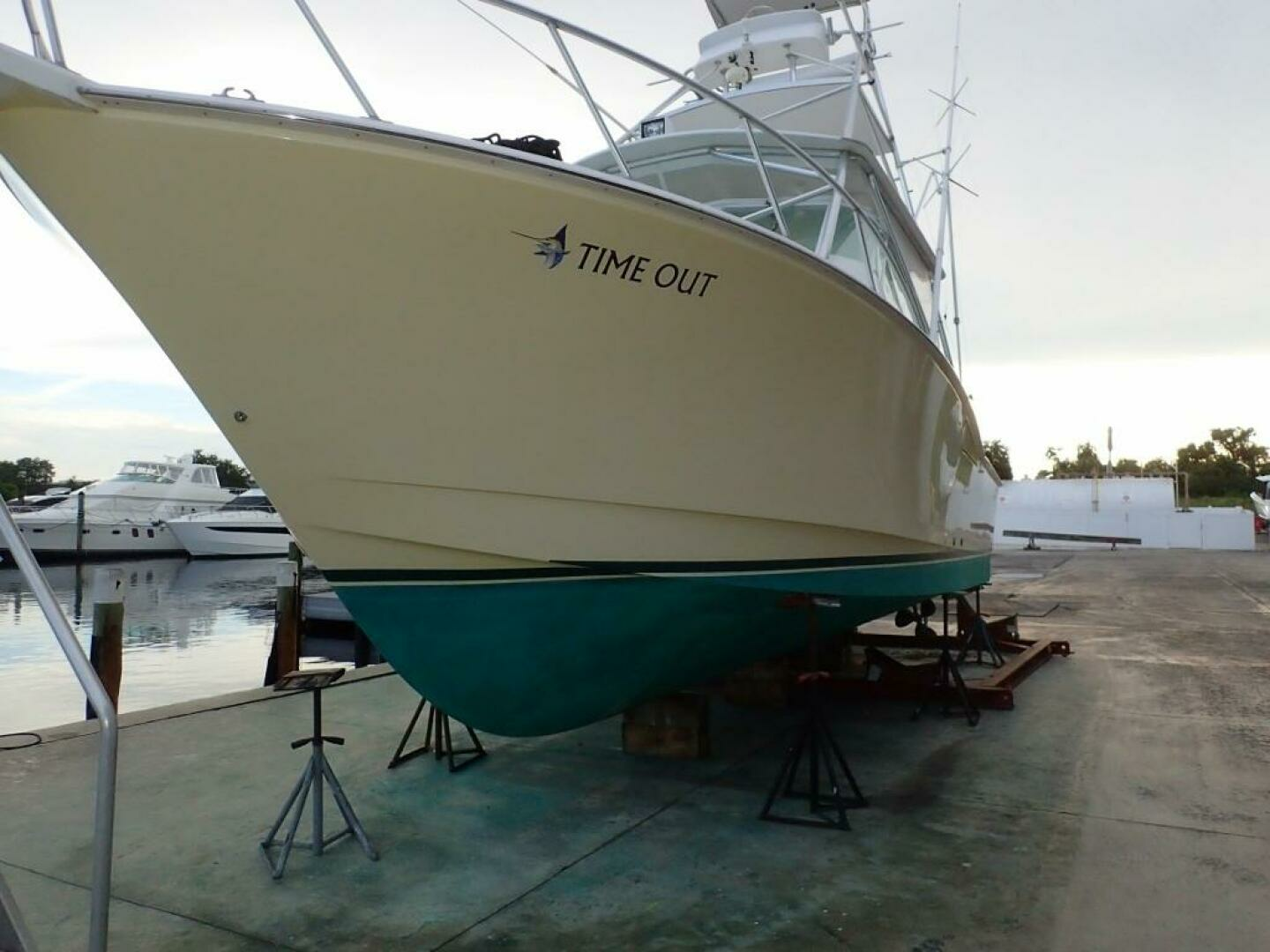 2000 Cabo 35 Express - Image 21