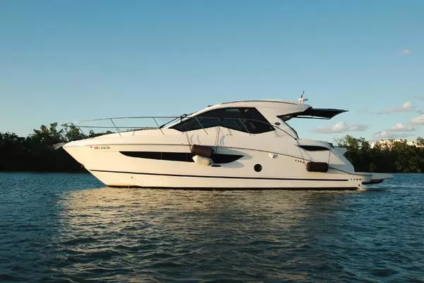 2019 Sea Ray Sundancer Coupe