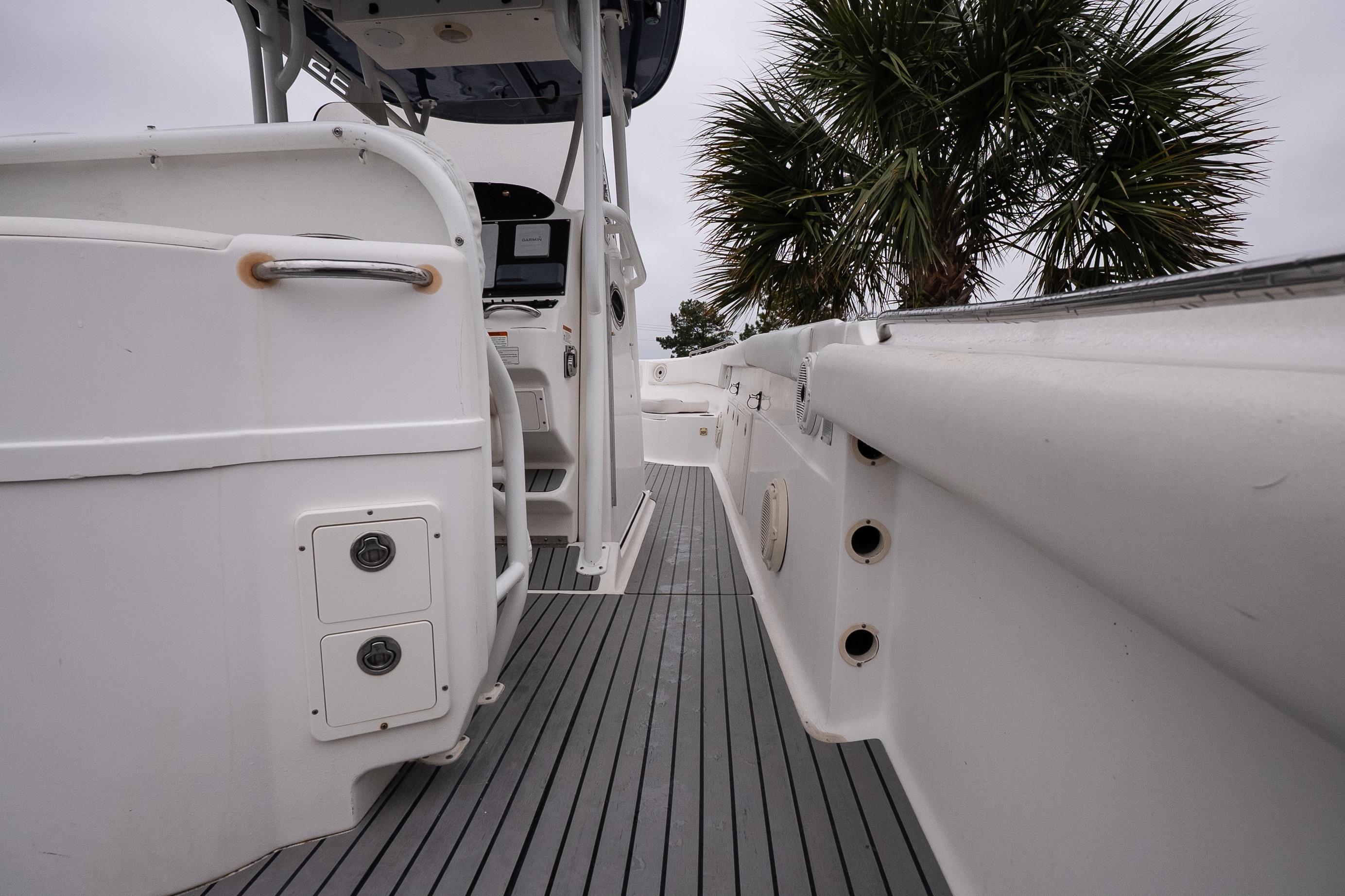 2007 Wellcraft 35 Tournament boat deck with palm tree in background.