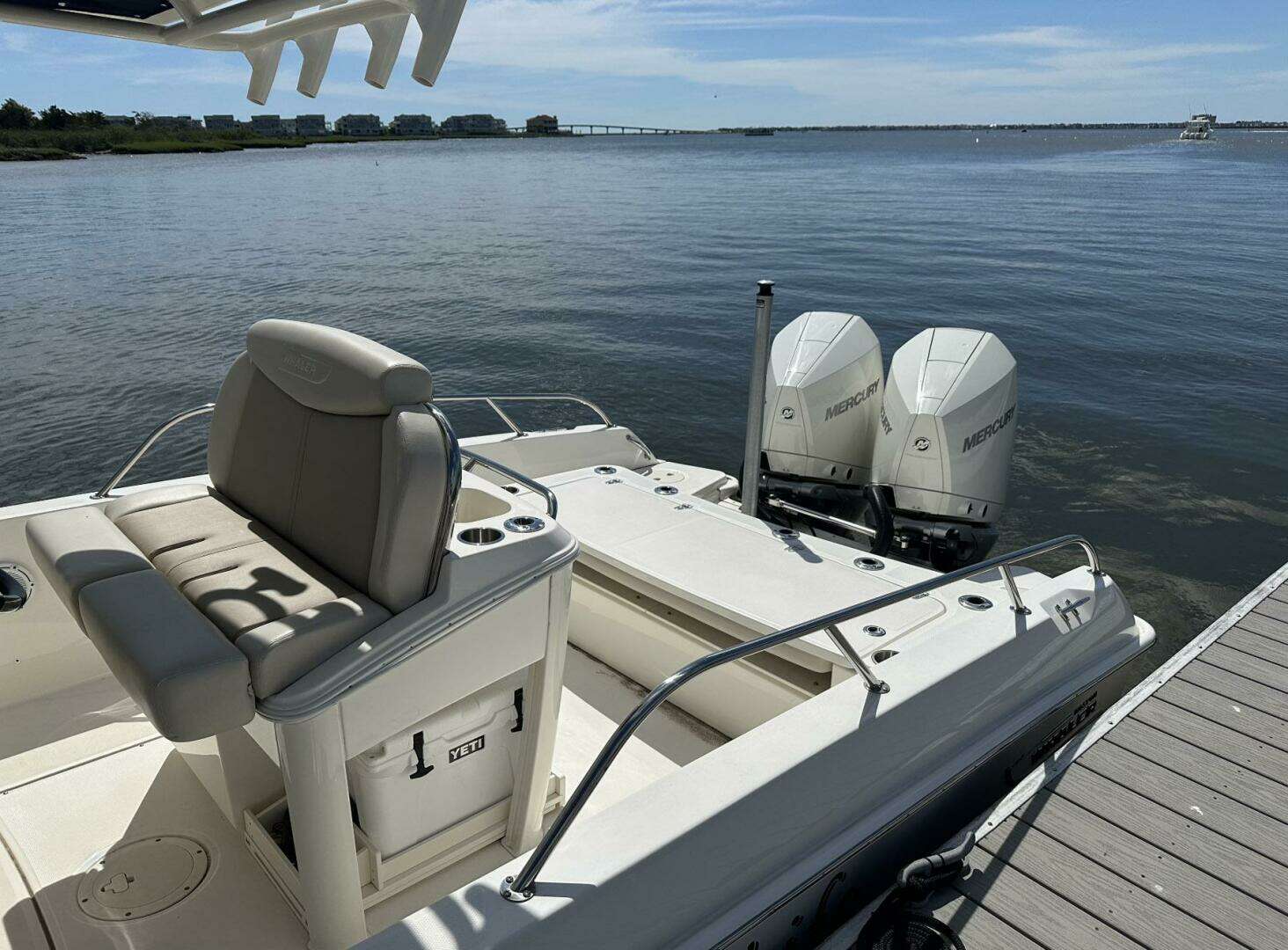2022 Boston Whaler 270 Dauntless - Image 11