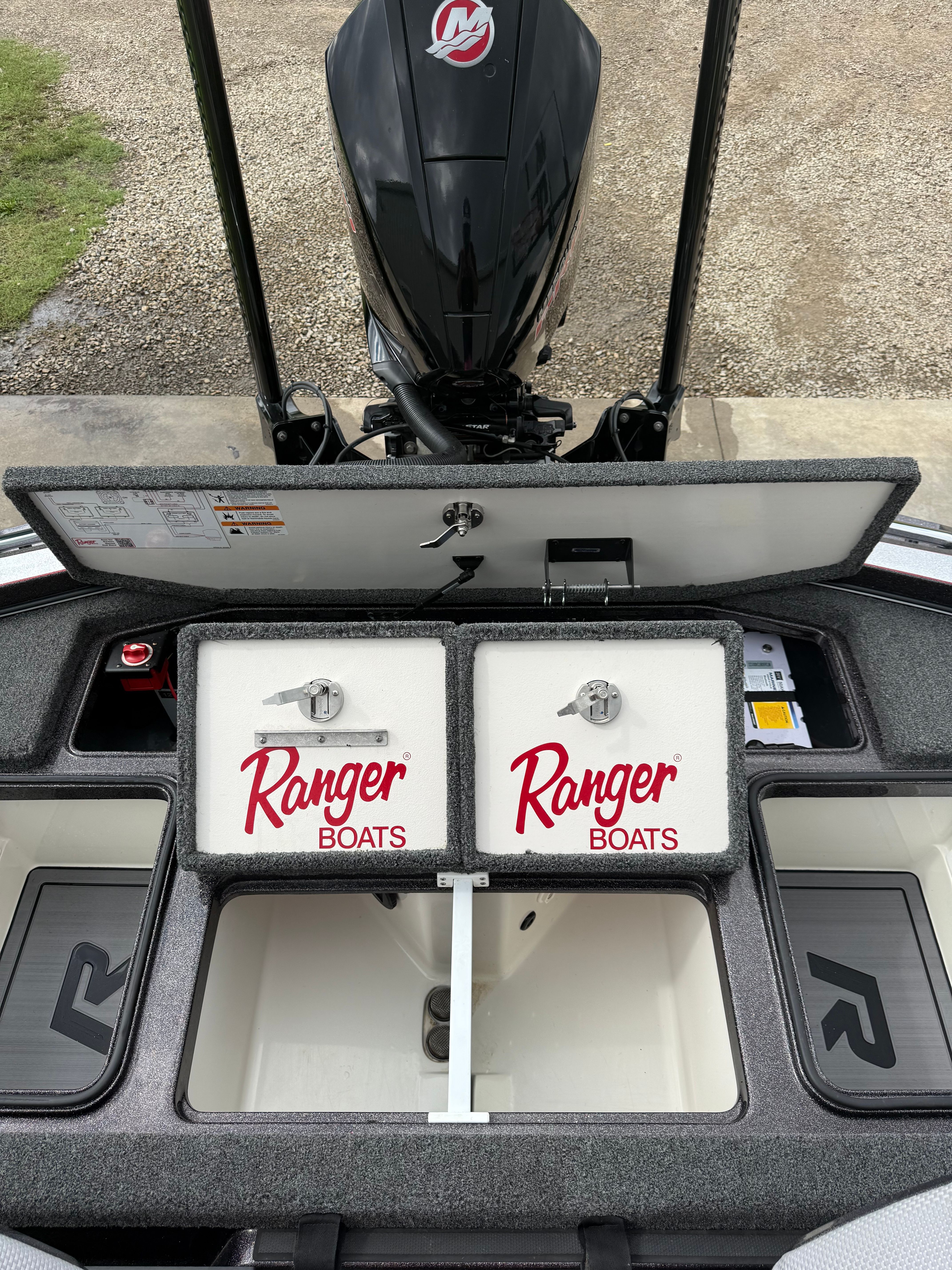 Ranger Z520R 2024 boat with storage compartments and motor view.