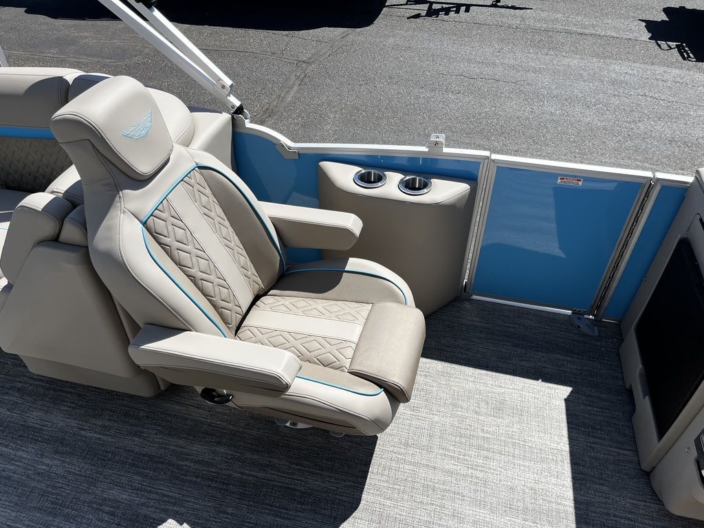 2025 Bennington 22 M Fastback - Quad Bench - 21