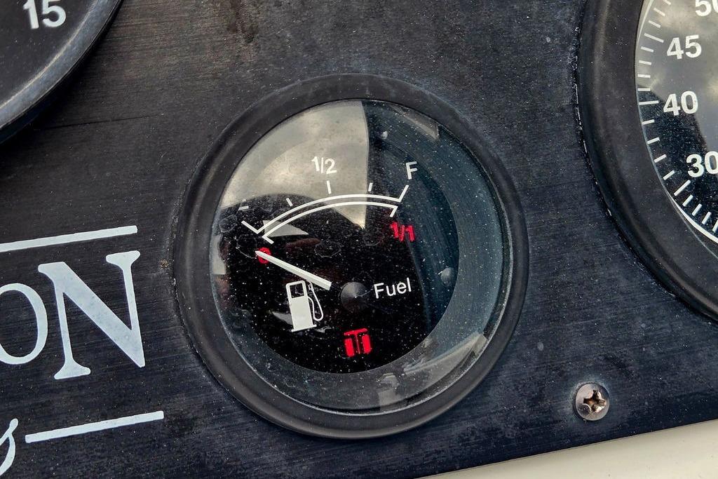 Fuel gauge of a 1996 Champion 181 SX, showing full tank.