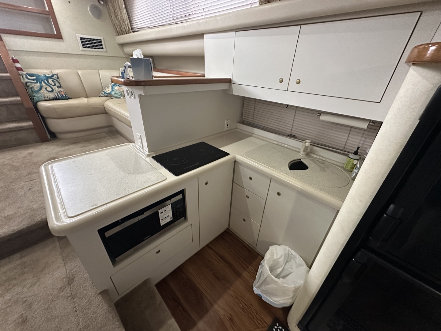 1998 Cruisers Yachts 3650 Aft Cabin - Image 39