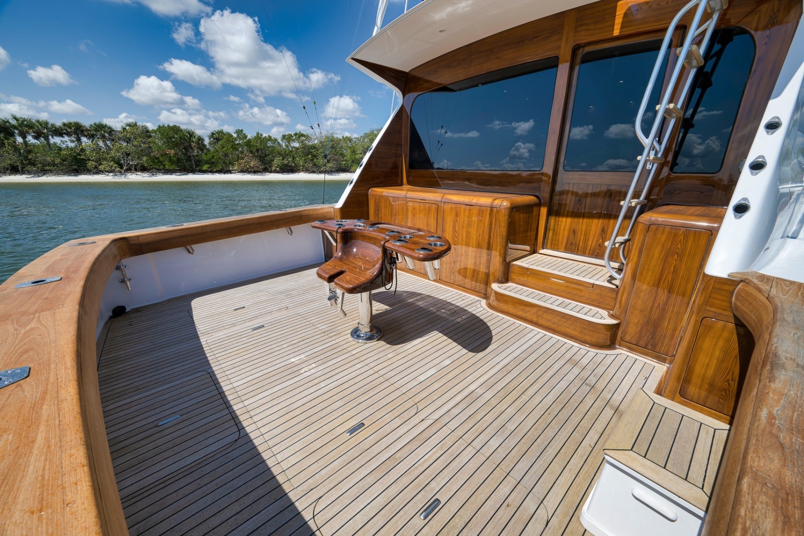 2003 Viking 52 Convertible - Image 4