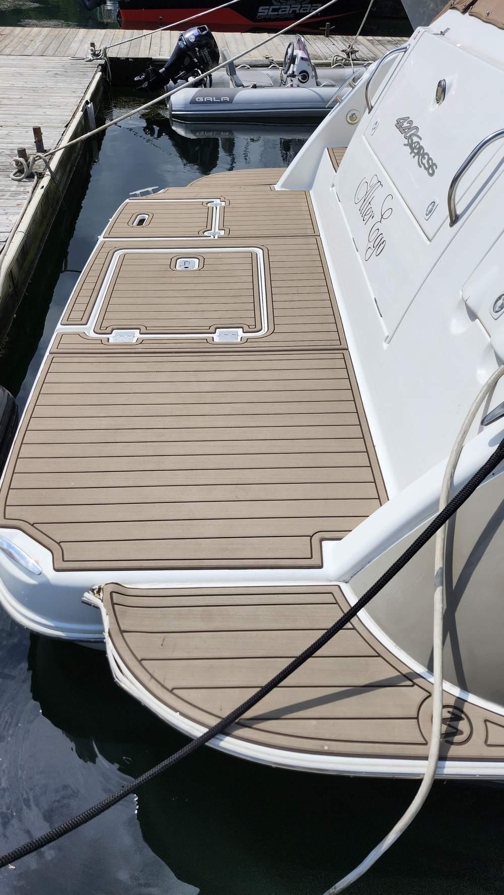 2008 Cruisers Yachts 420 Express swim platform with teak decking at marina.
