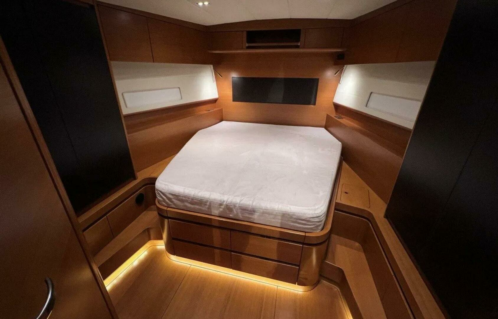 2016 Ice Yachts 62 evo - Image 10