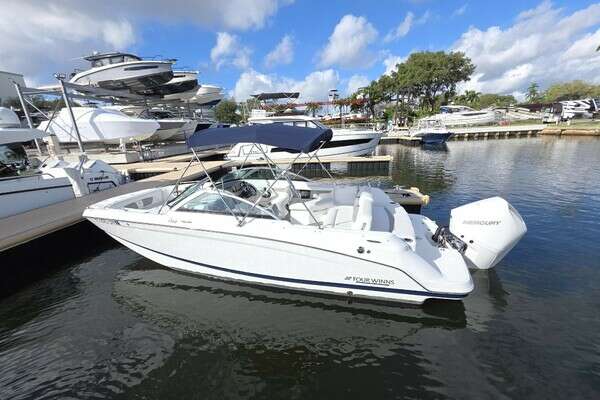 2021 Four Winns HD3