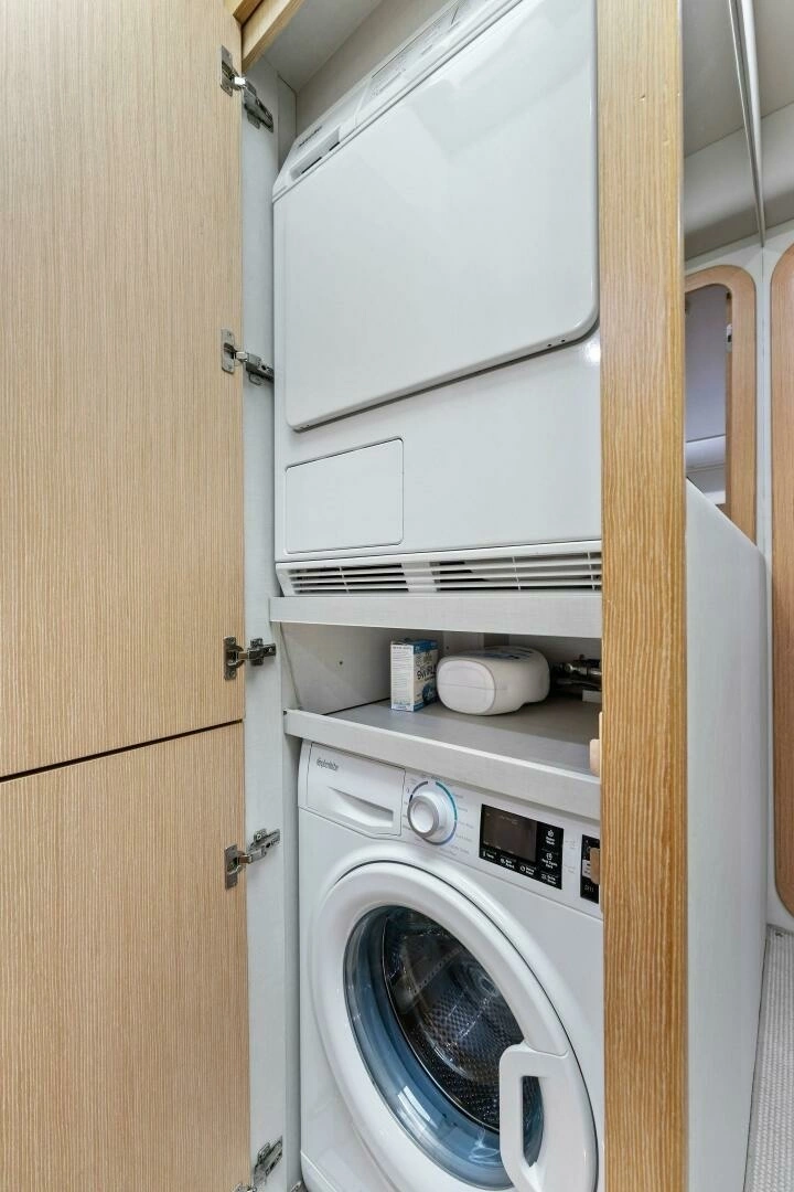 2013 Ferretti Yachts 620 - Image 14