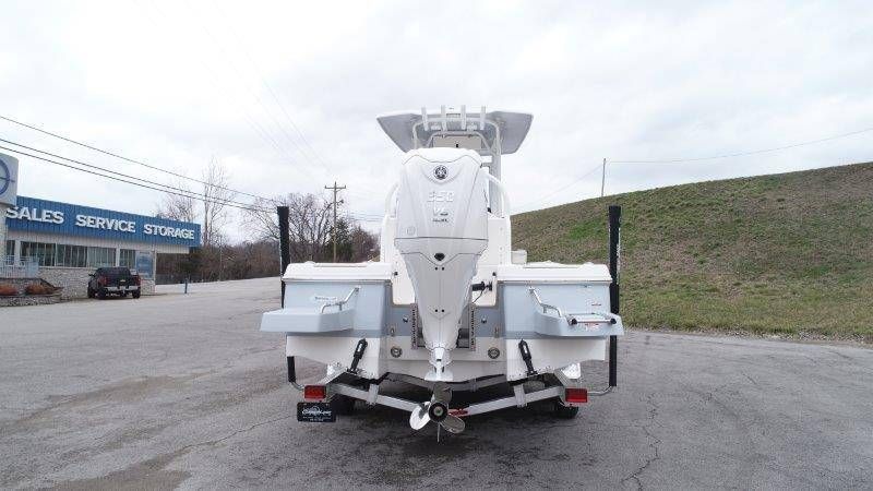 2026 Robalo 246 Cayman - 14