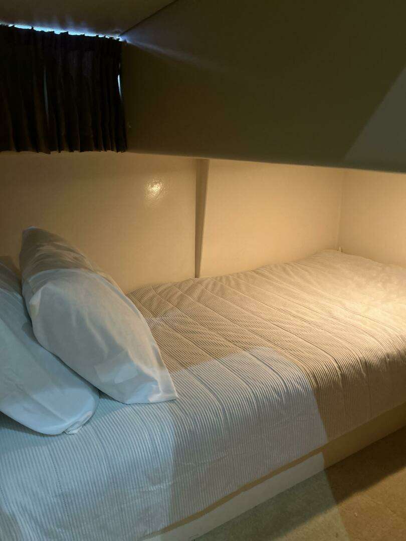 2003 Carver 466 Motor Yacht - Image 63