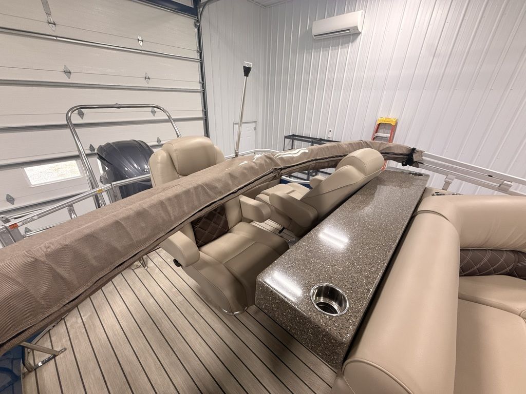 2024 SunCatcher Elite 326 SE - 26